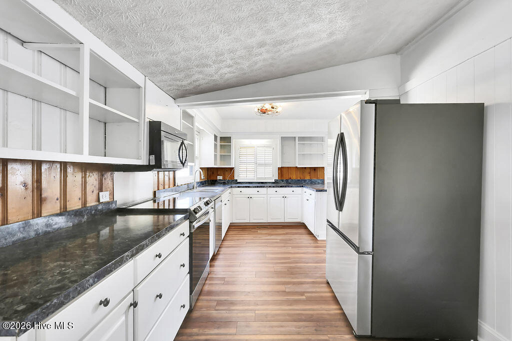 100553001 | Photo 16