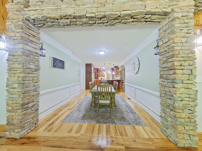 027_23-dining_room_32