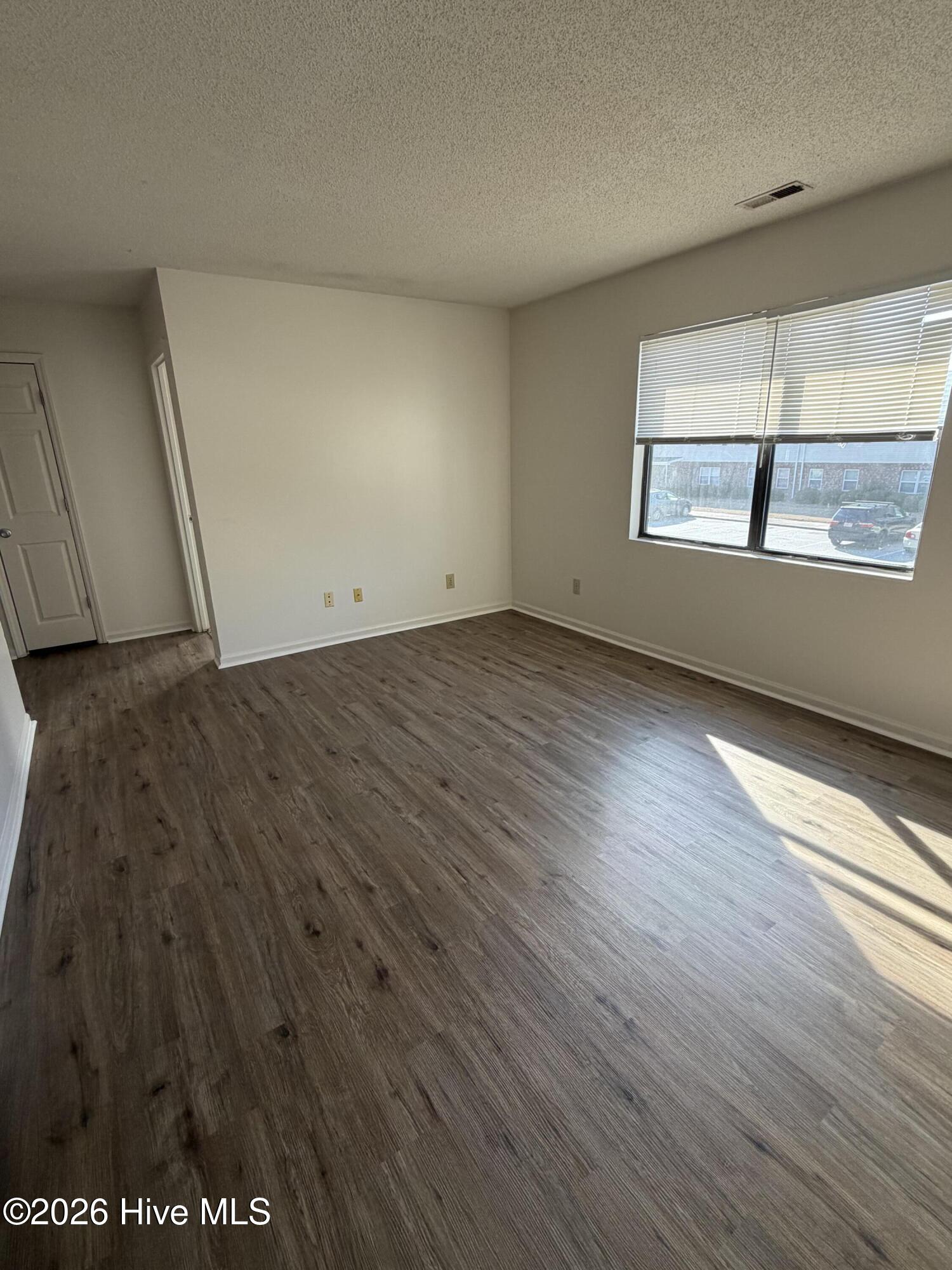 100553470 | Photo 10