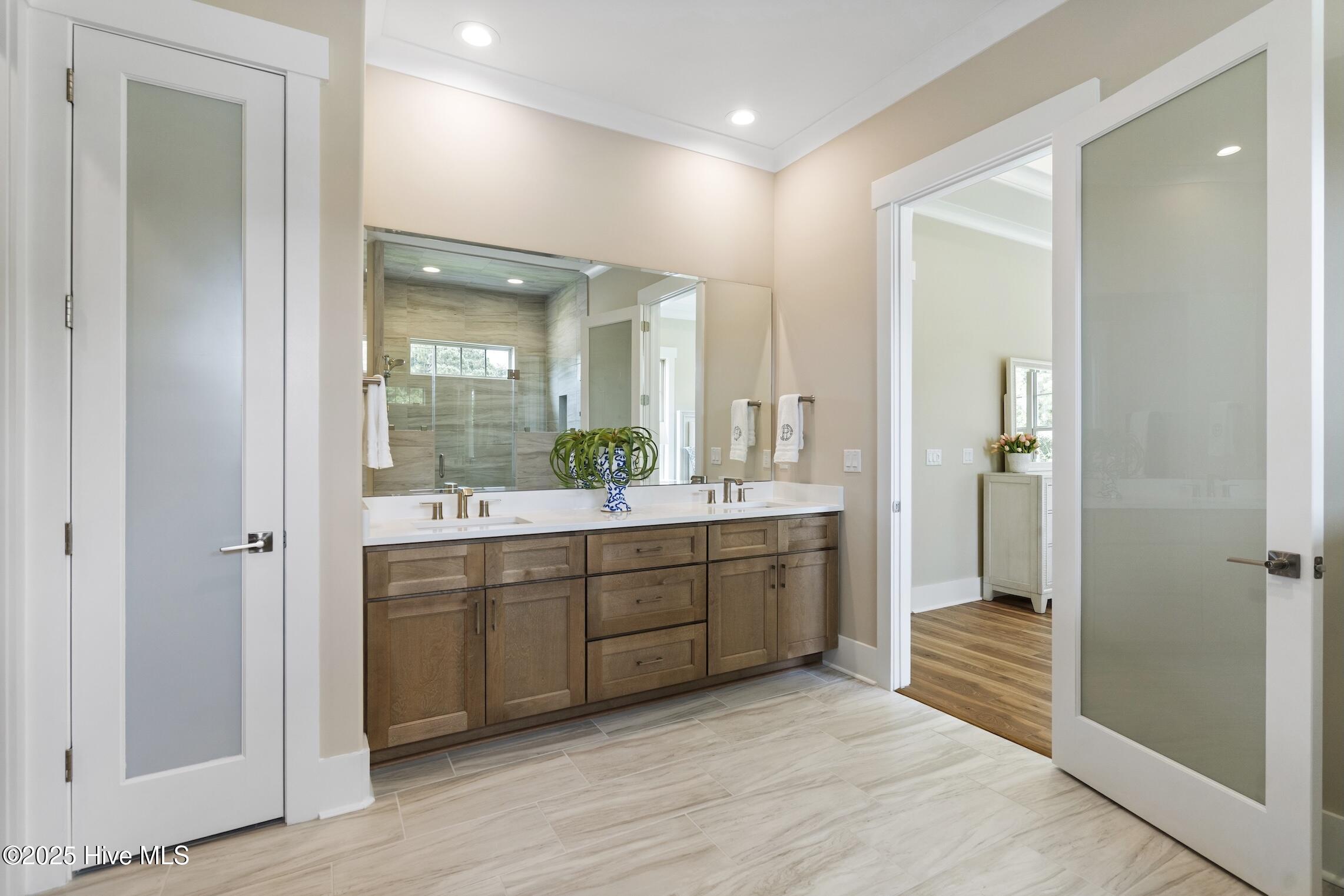 100550201 | Photo 27