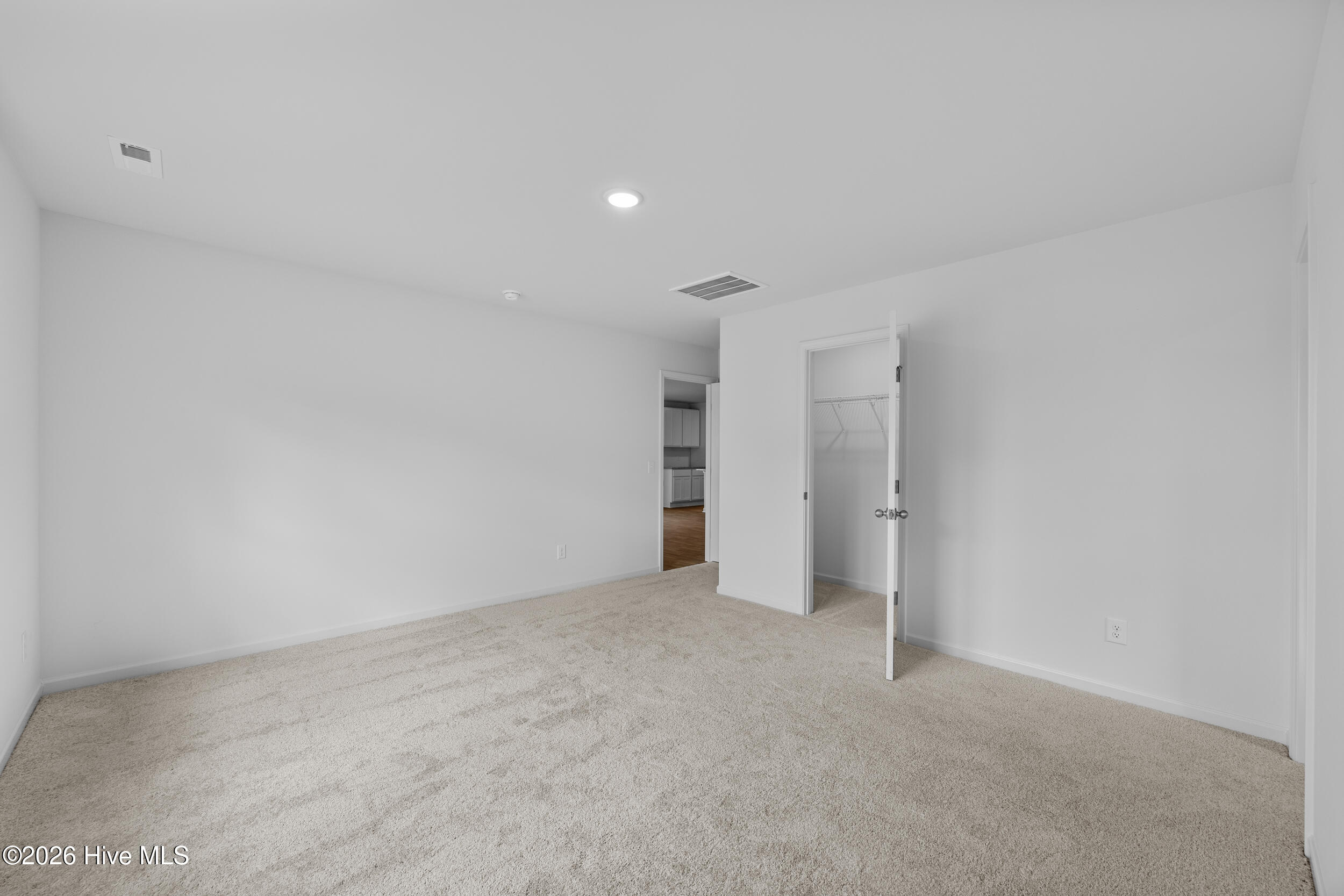 100548056 | Photo 22