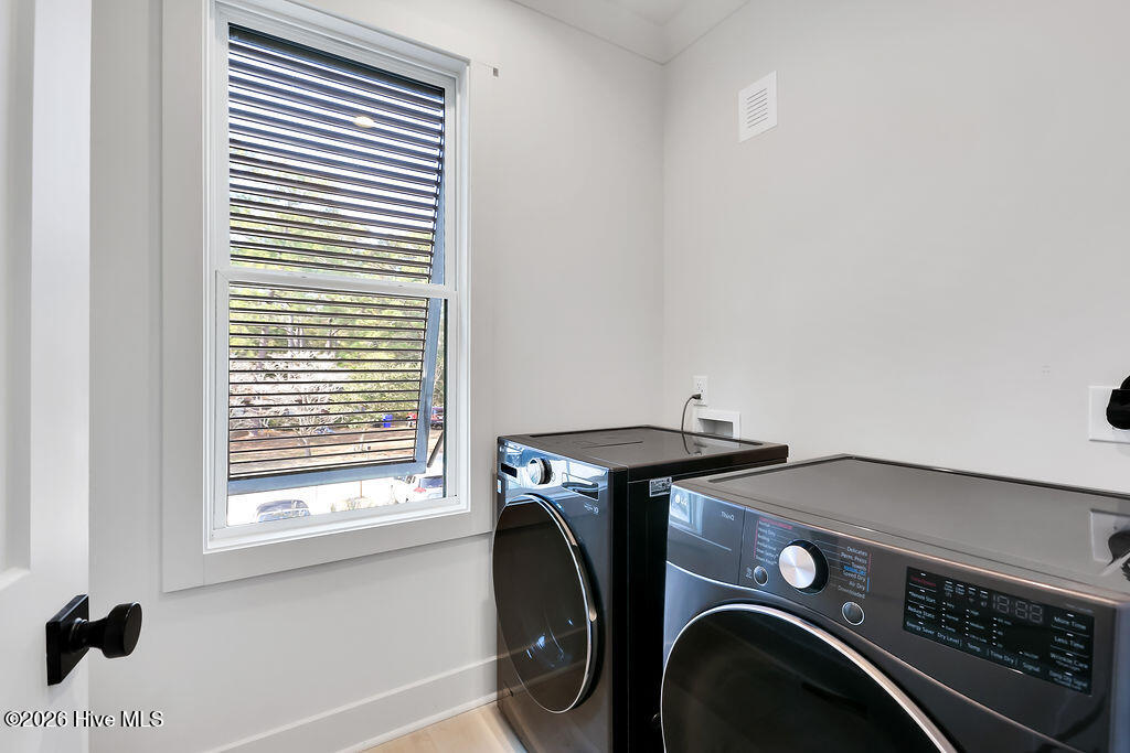 100549041 | Photo 38