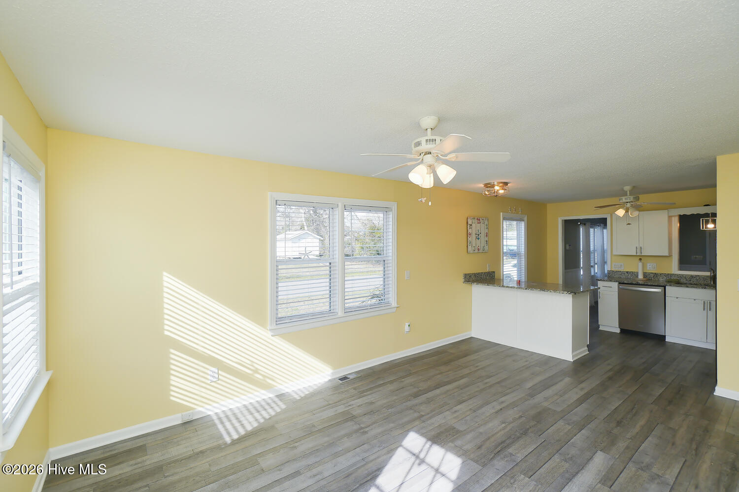 100548461 | Photo 14