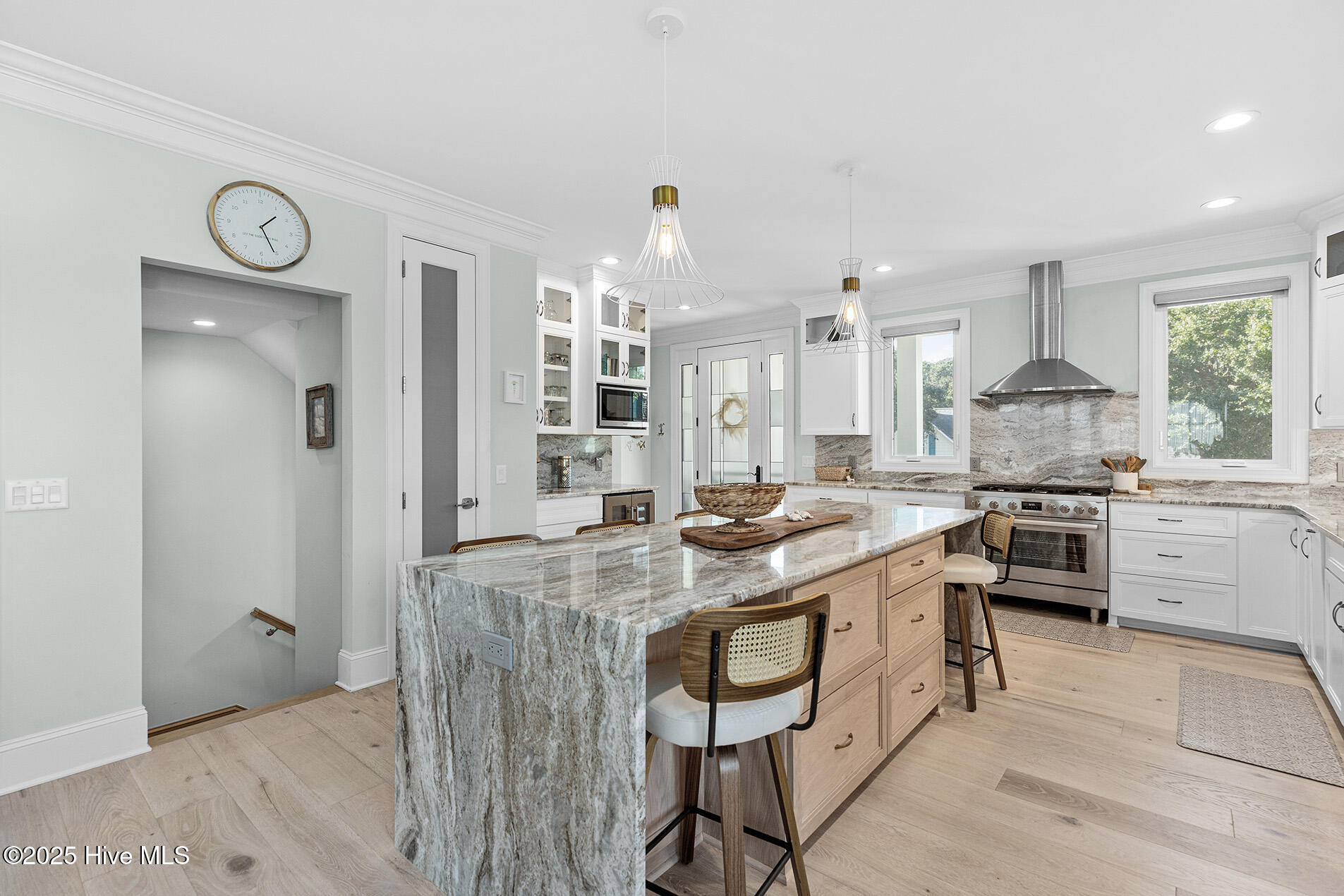 100540813 | Photo 14