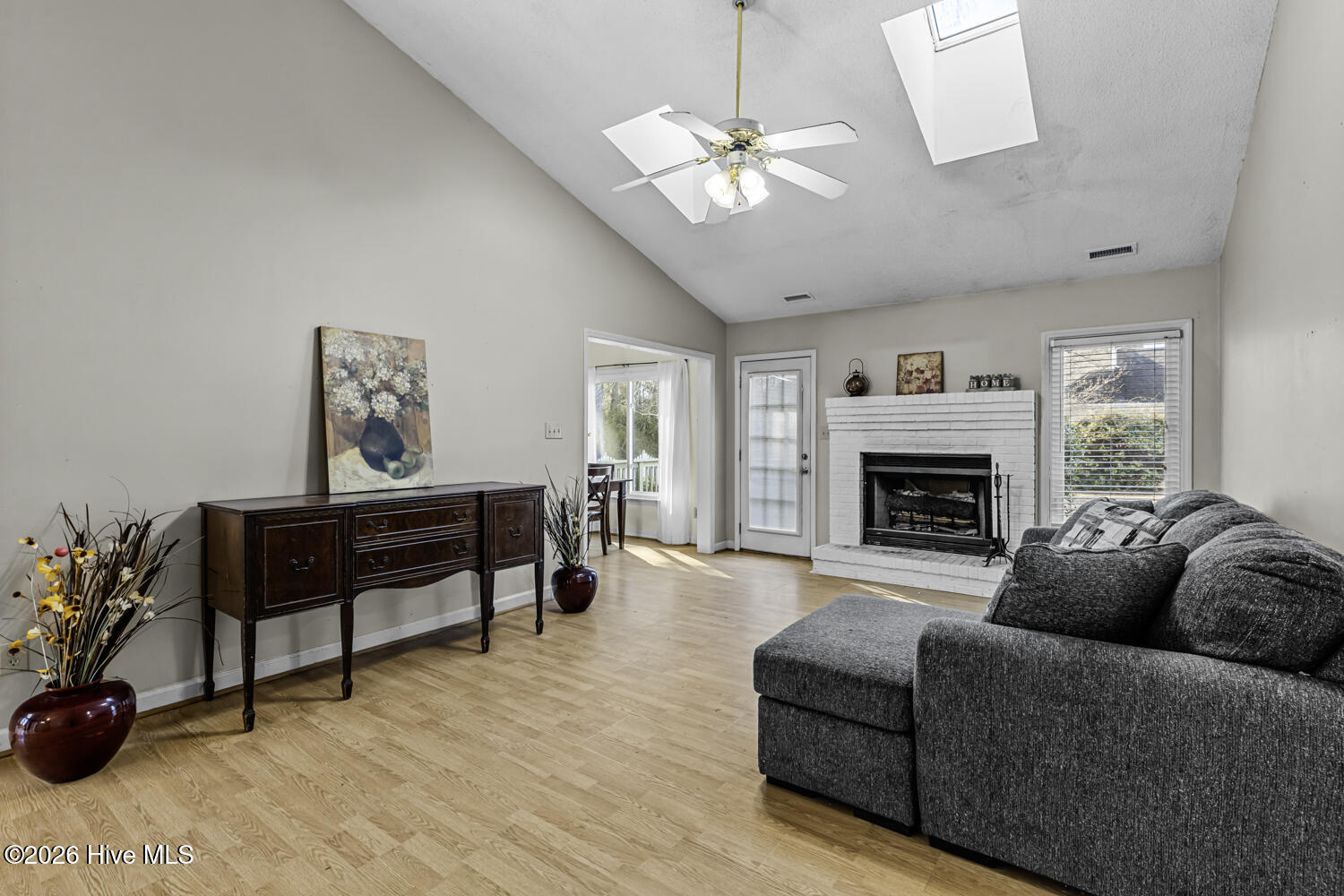 100554638 | Photo 12