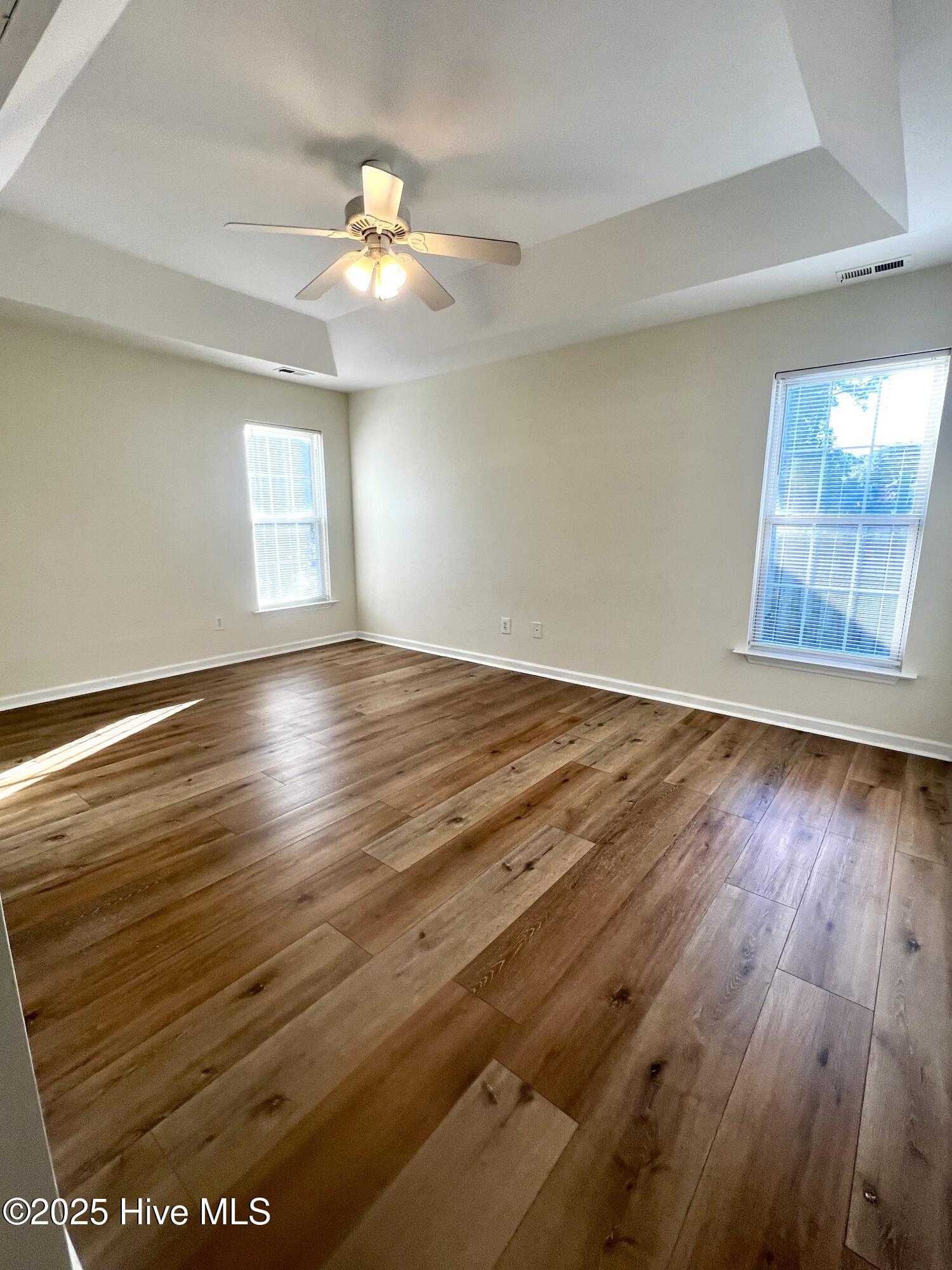 100518185 | Photo 12