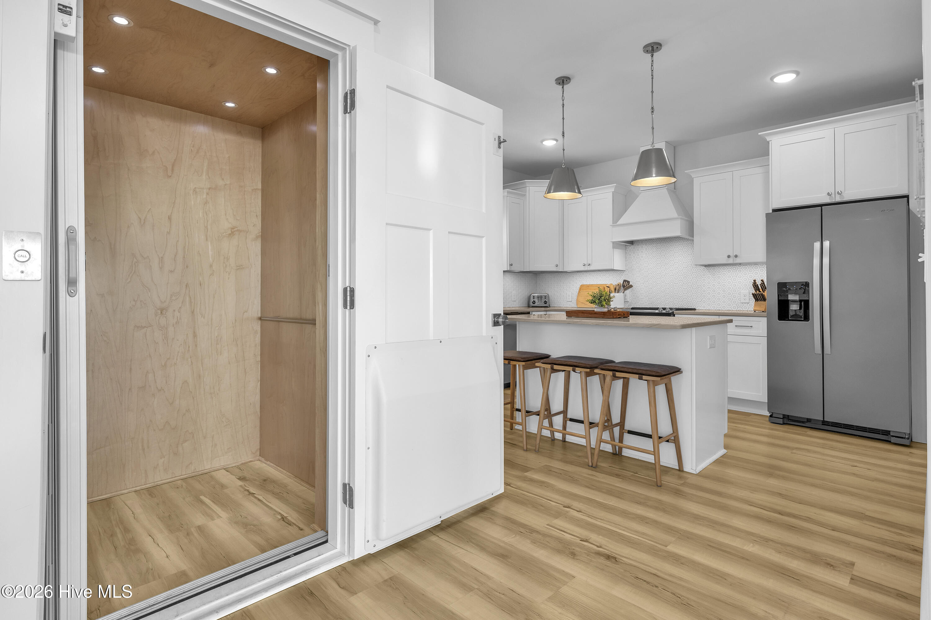 100549565 | Photo 24