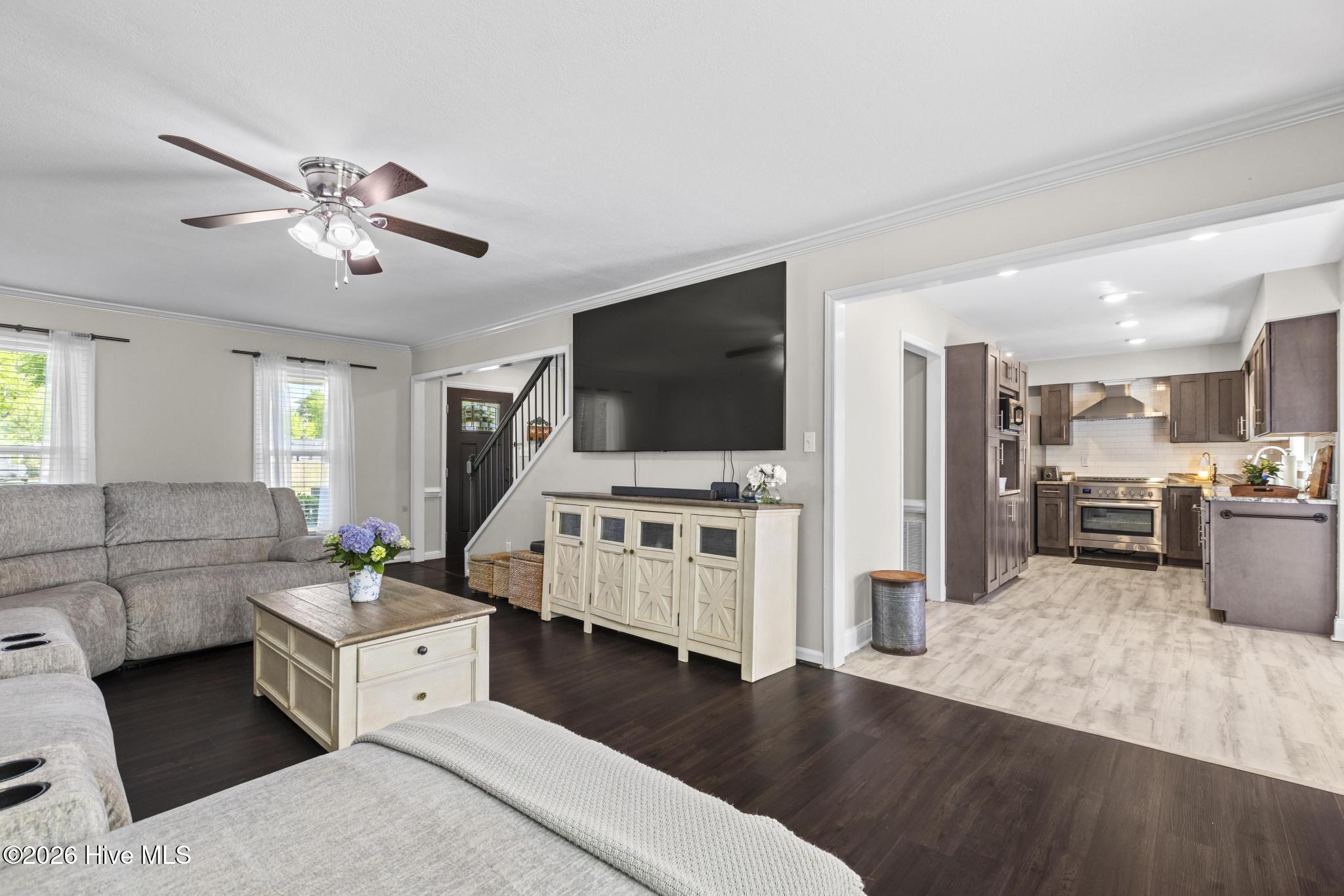 100568439 | Photo 11