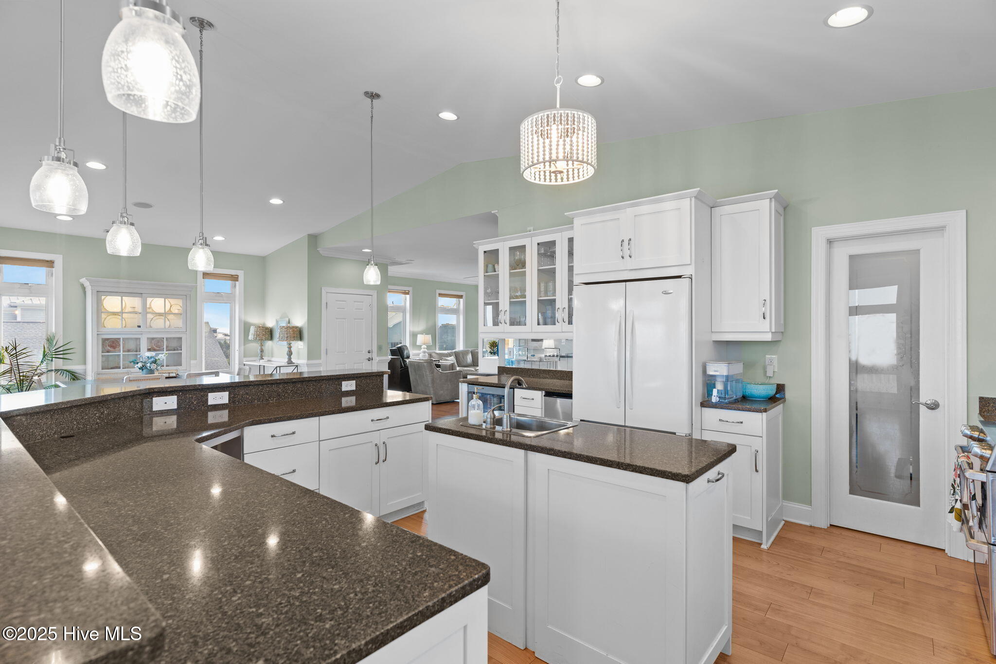 100544368 | Photo 23