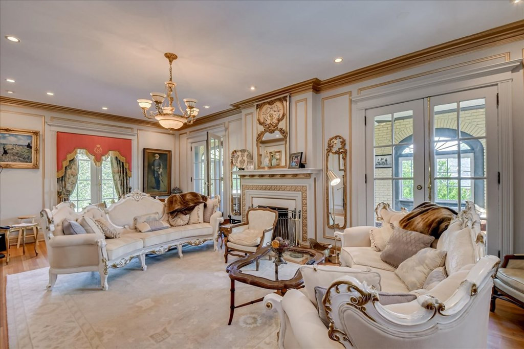 Formal parlor