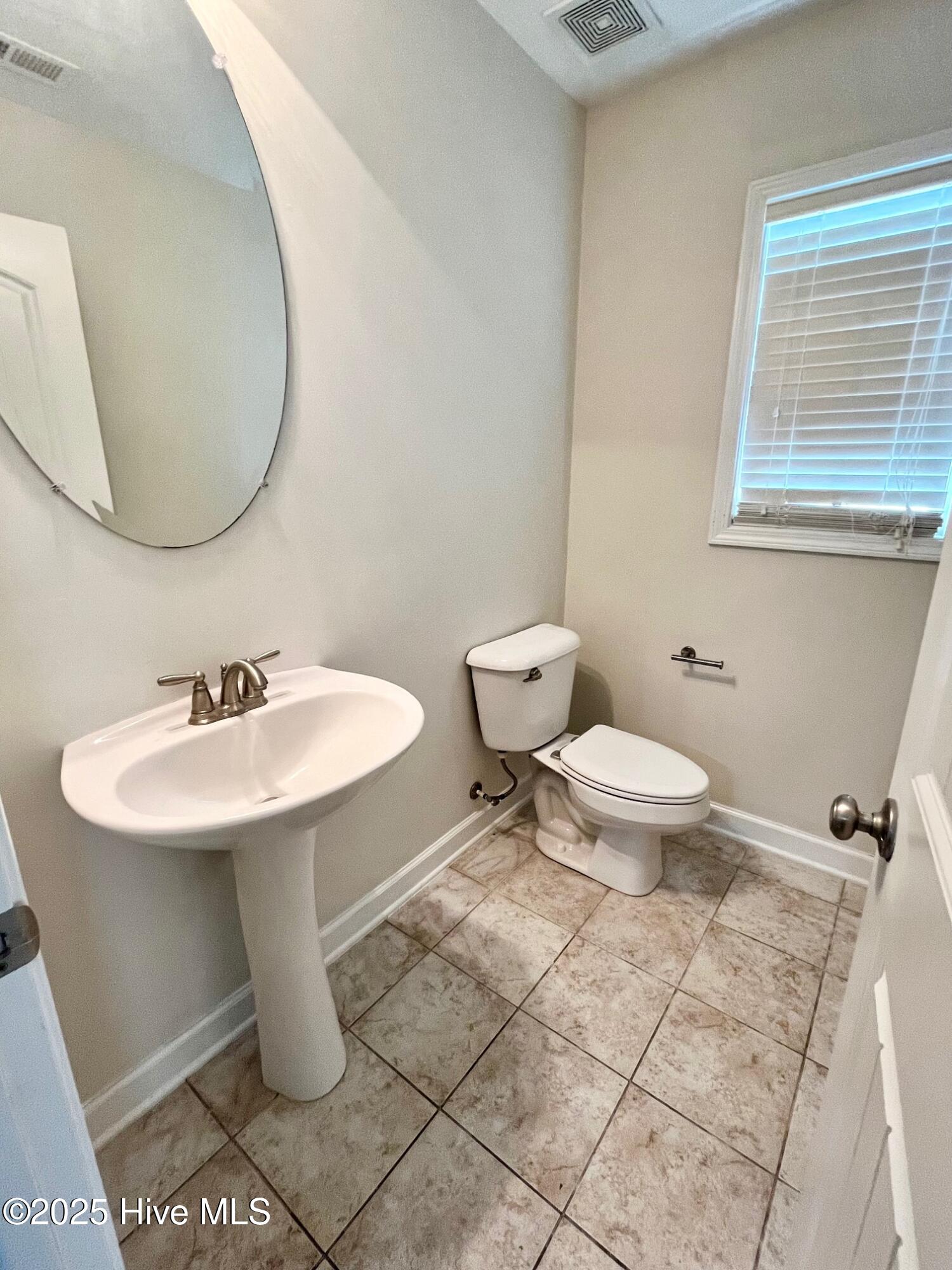 100563867 | Photo 16