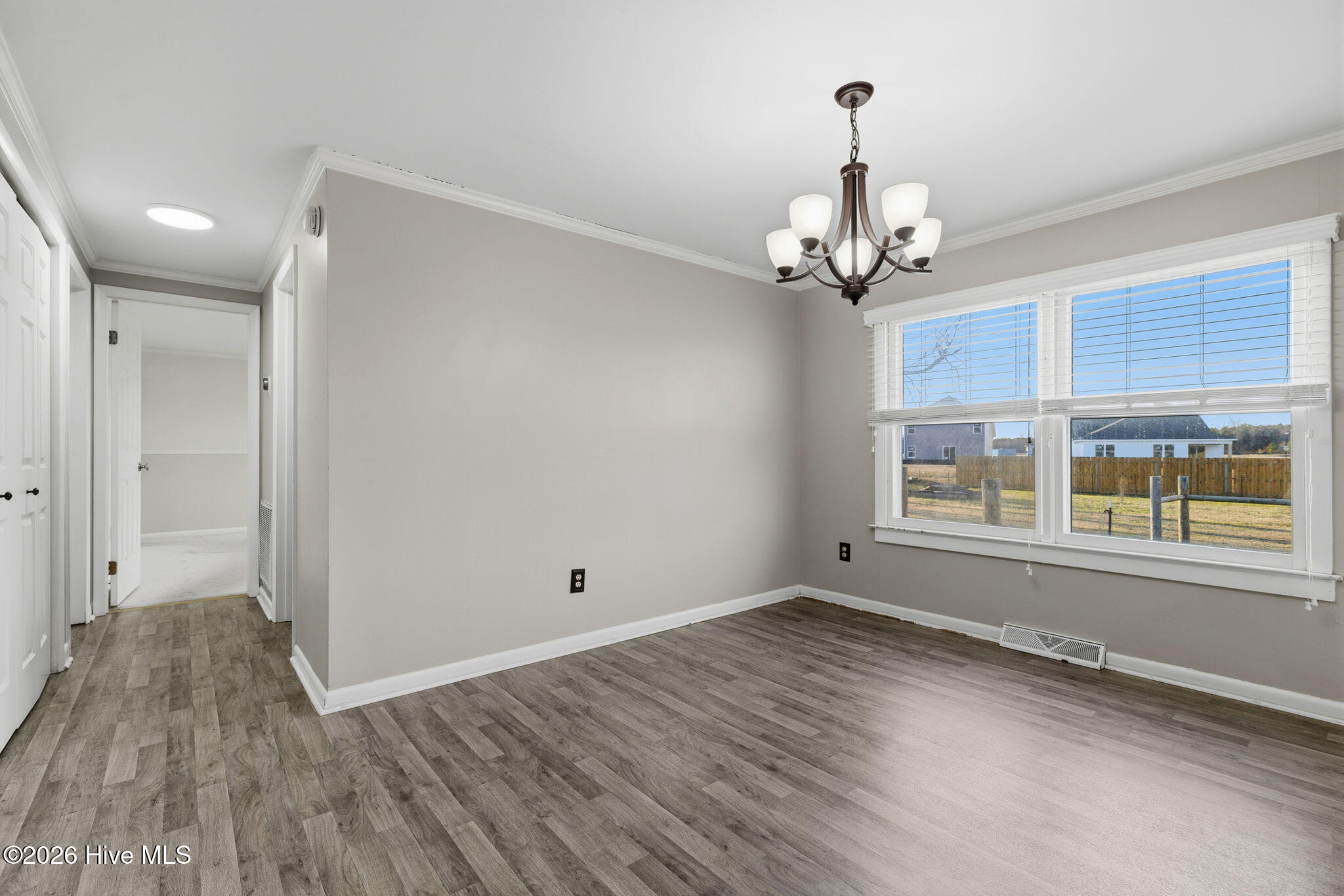 100554589 | Photo 13