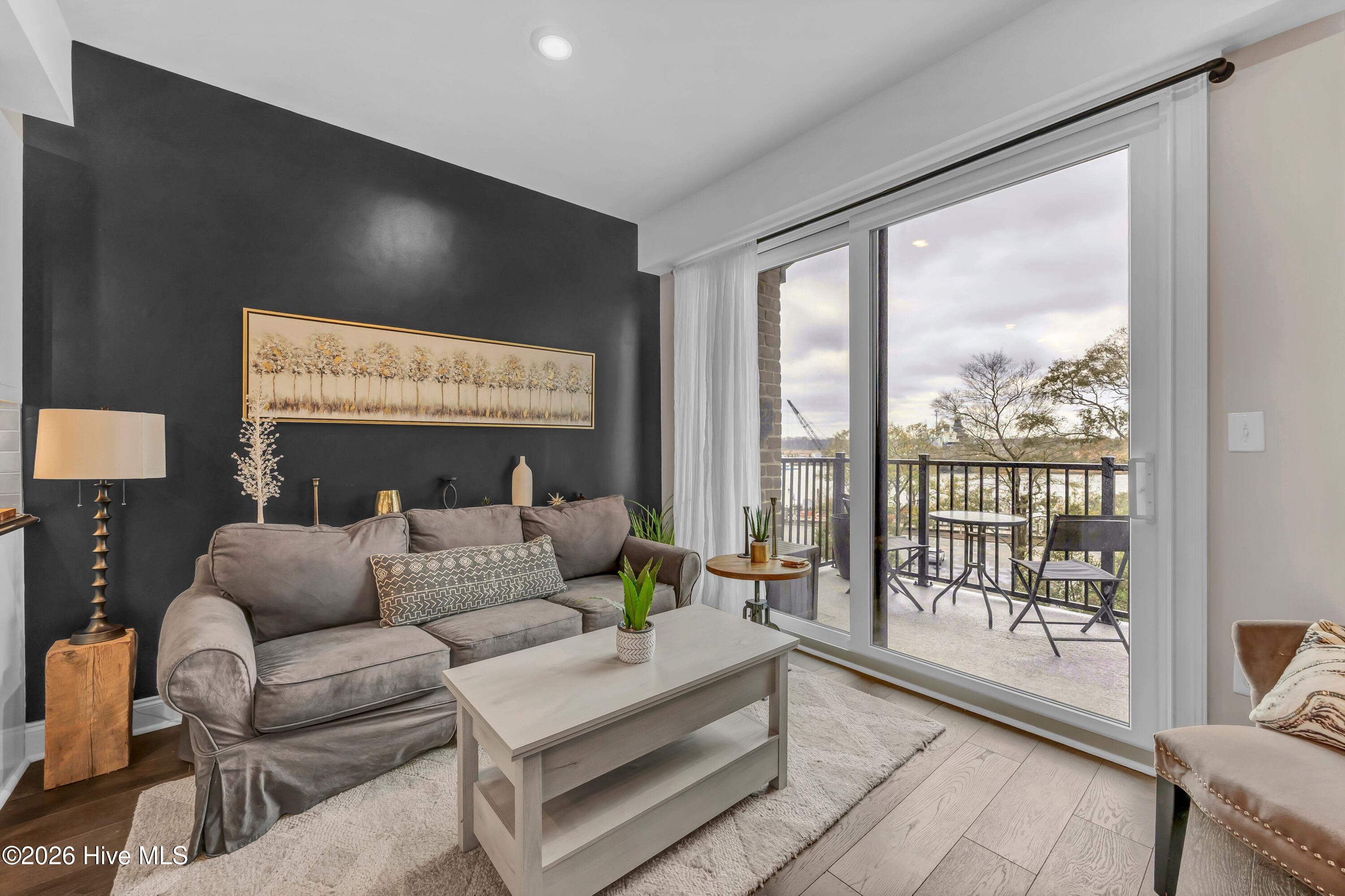 100553236 | Photo 11