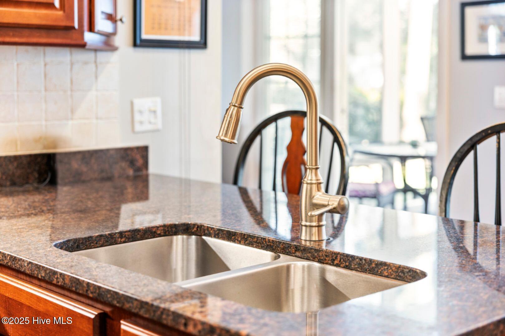 100538376 | Photo 24