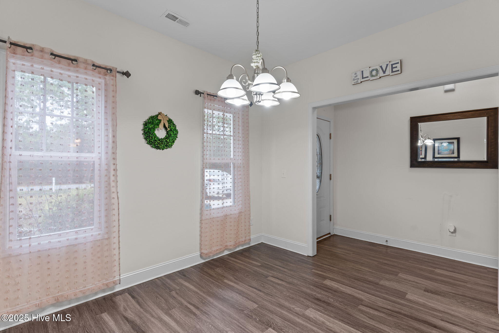 100537079 | Photo 11