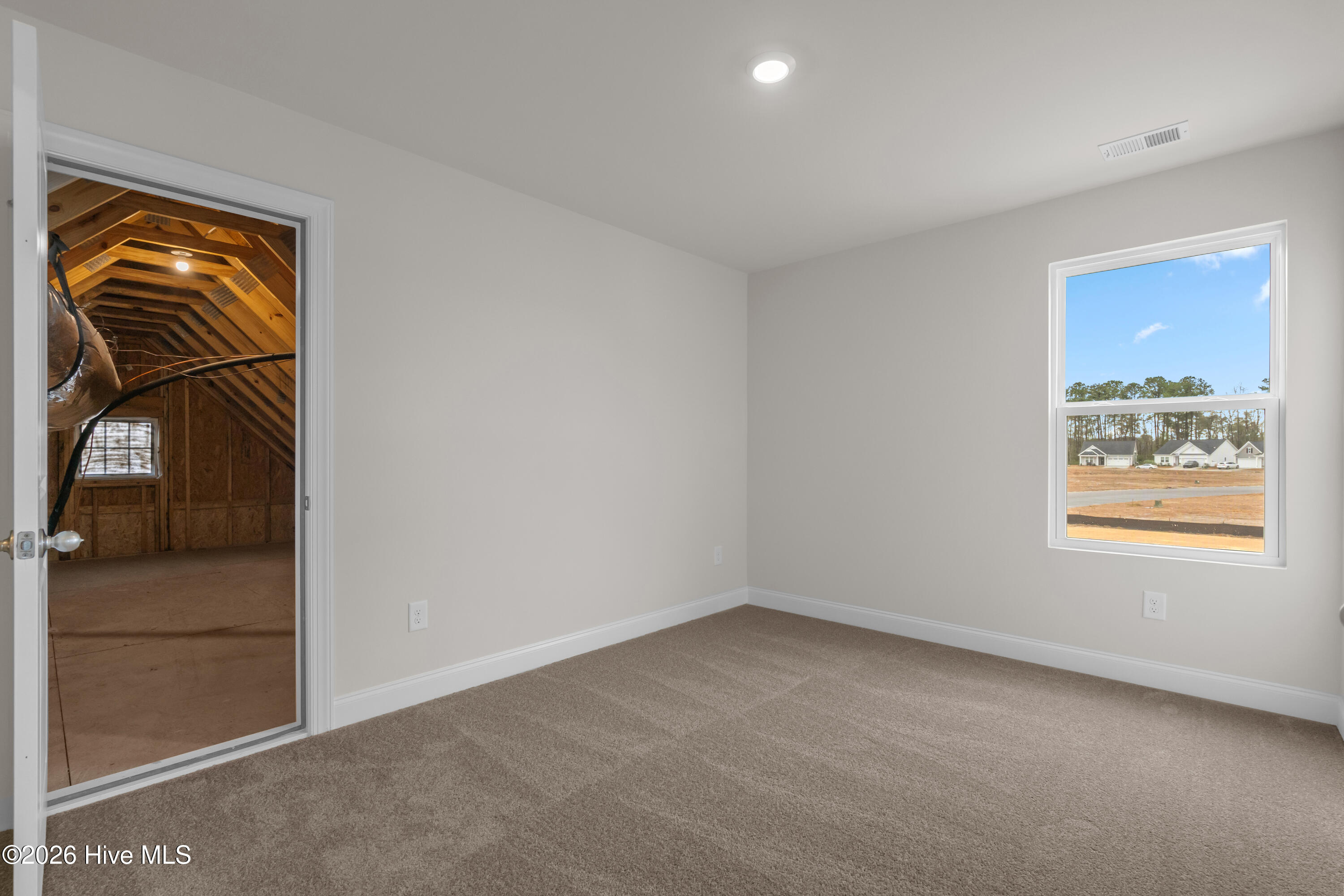 100549705 | Photo 14