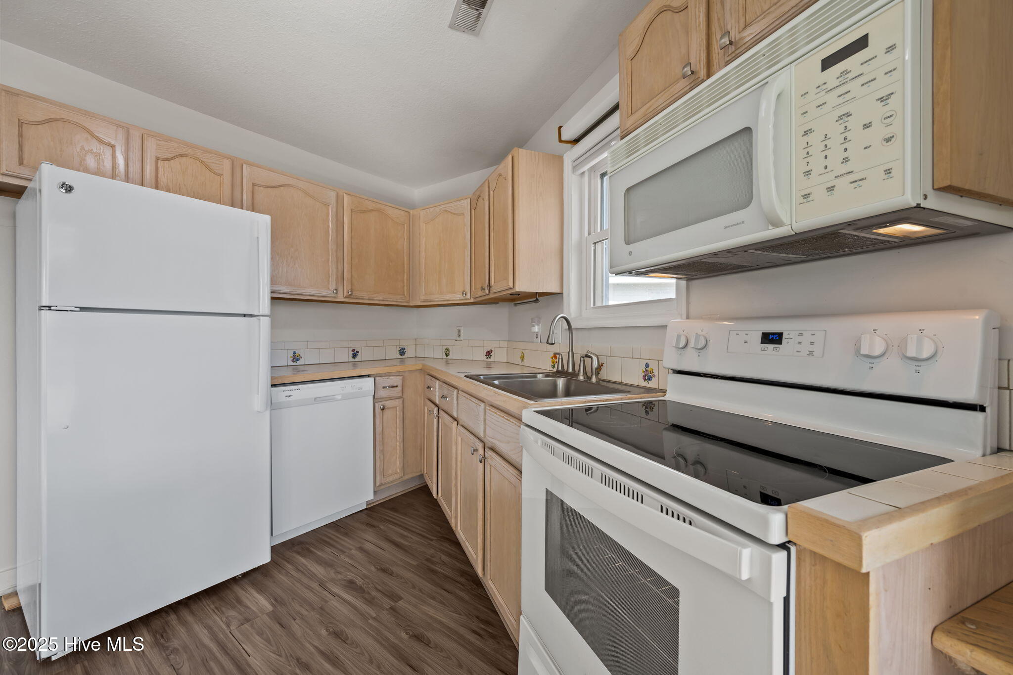 100543608 | Photo 12