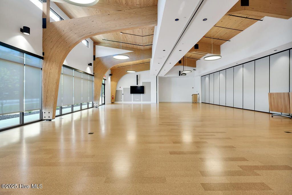 100535984 | Photo 125