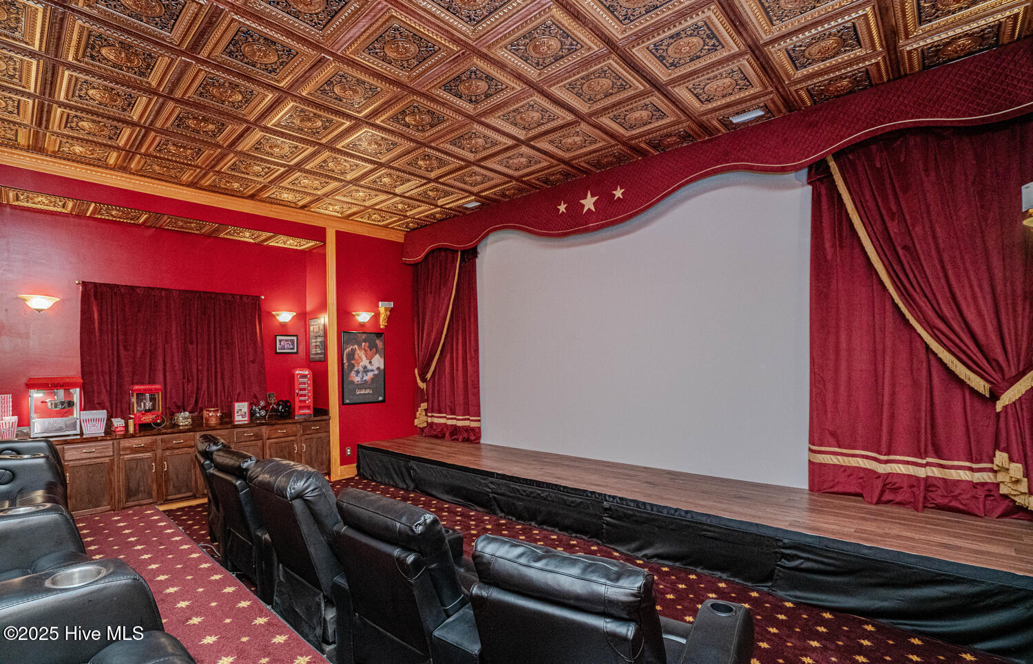 100534571 | Photo 72