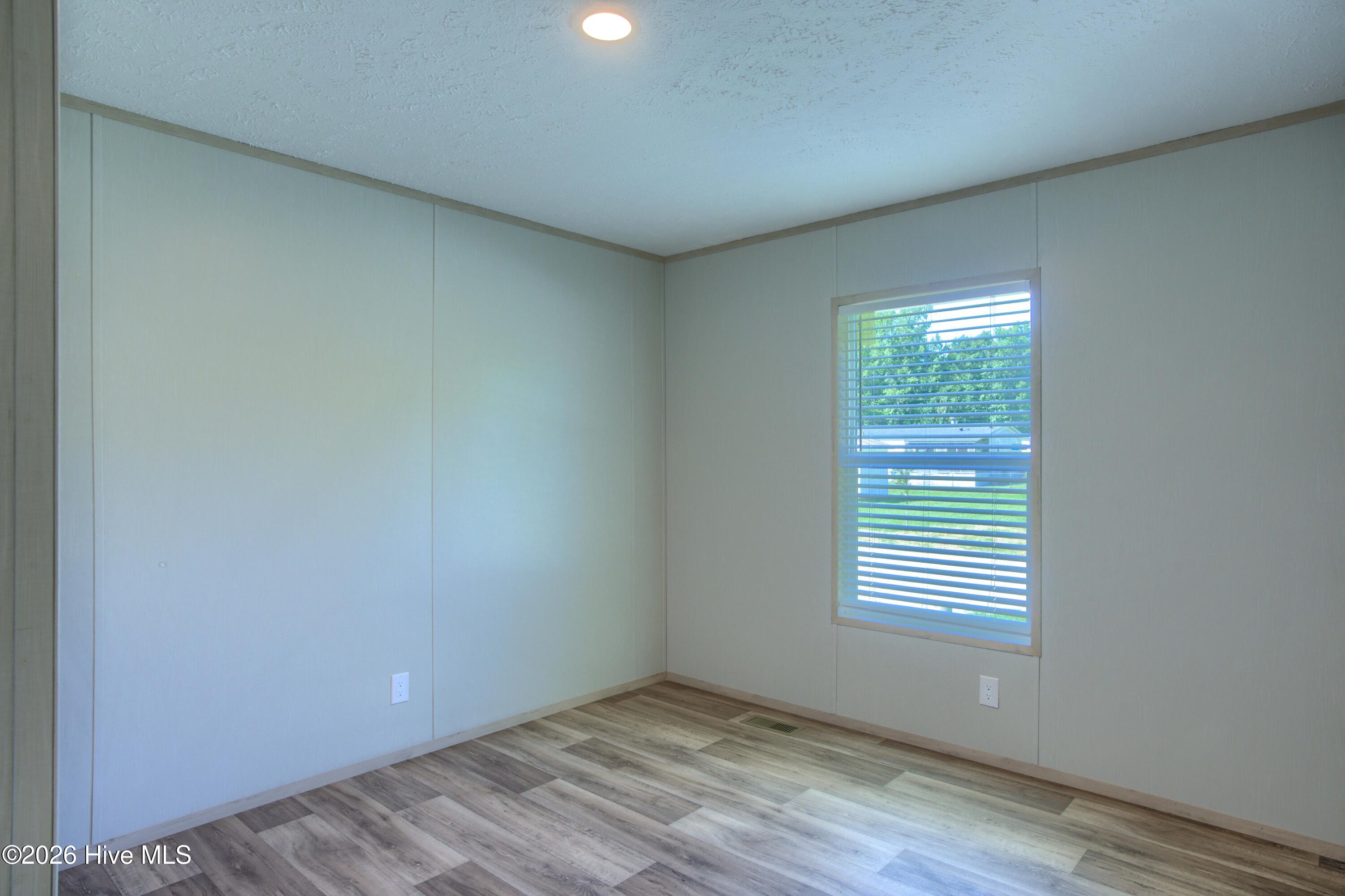 100557064 | Photo 20