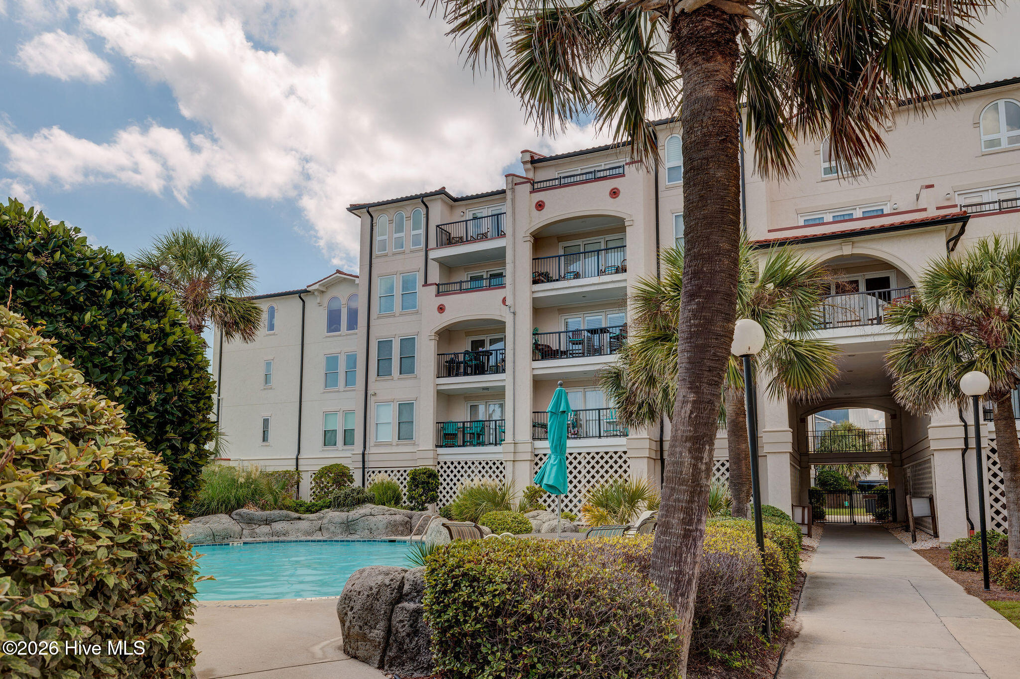 100549929 | Photo 35