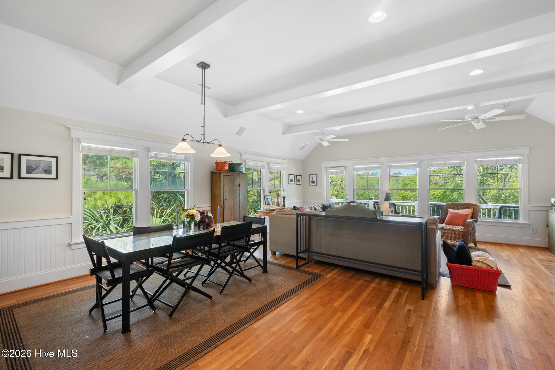 100567866 | Photo 14