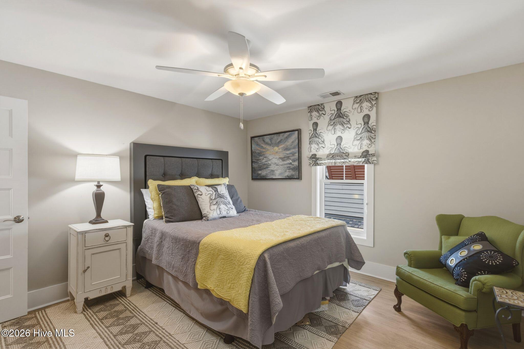 100562049 | Photo 36