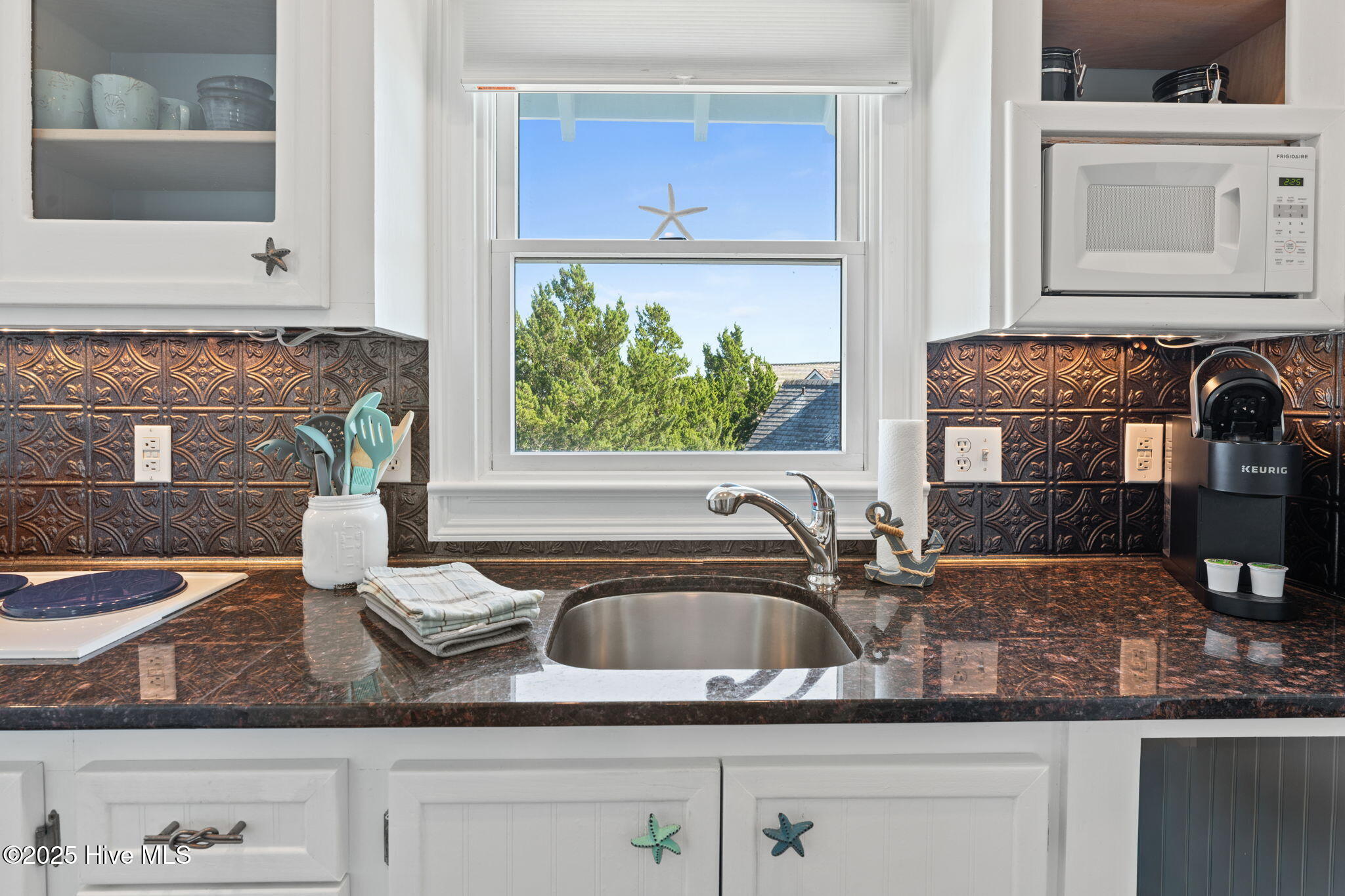 100548713 | Photo 28