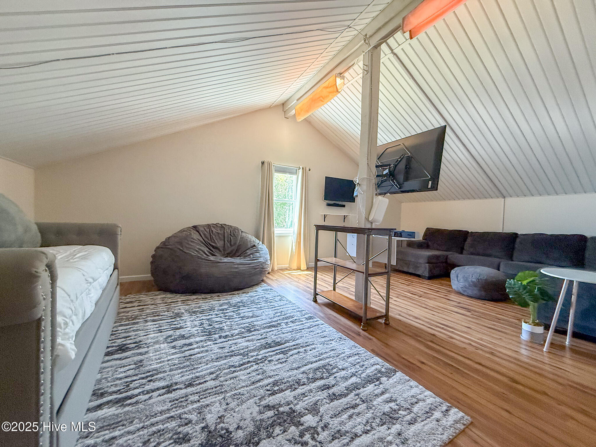 100516311 | Photo 32