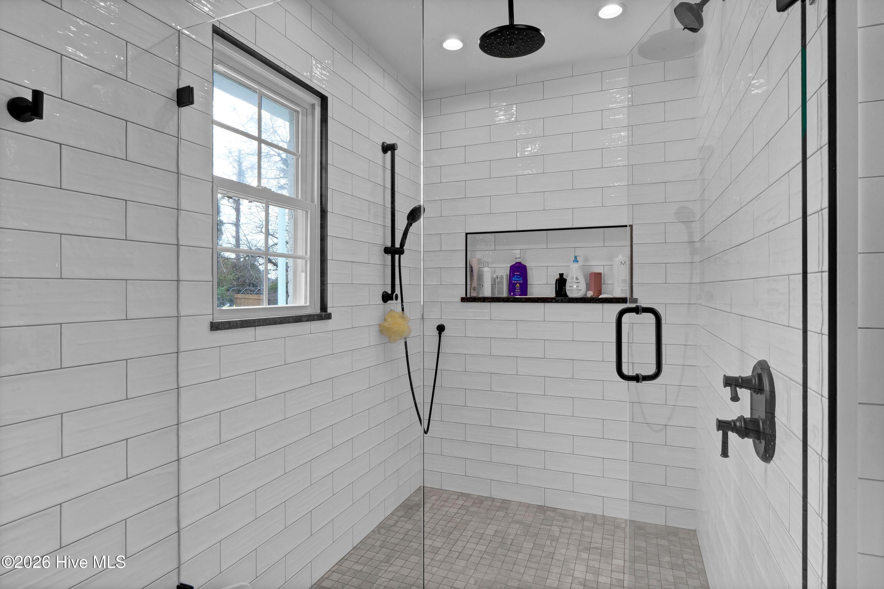 100557550 | Photo 17