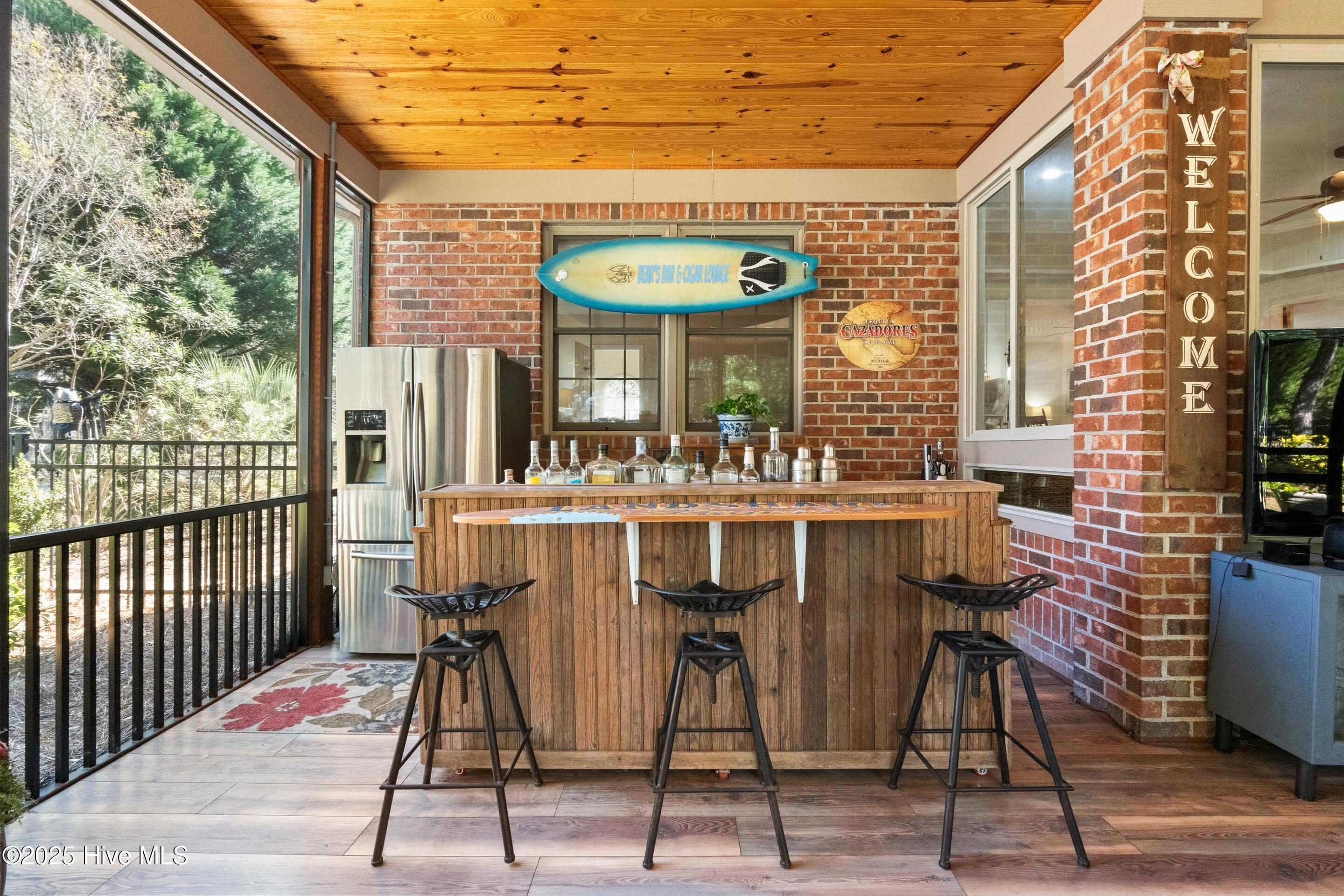 100538310 | Photo 65