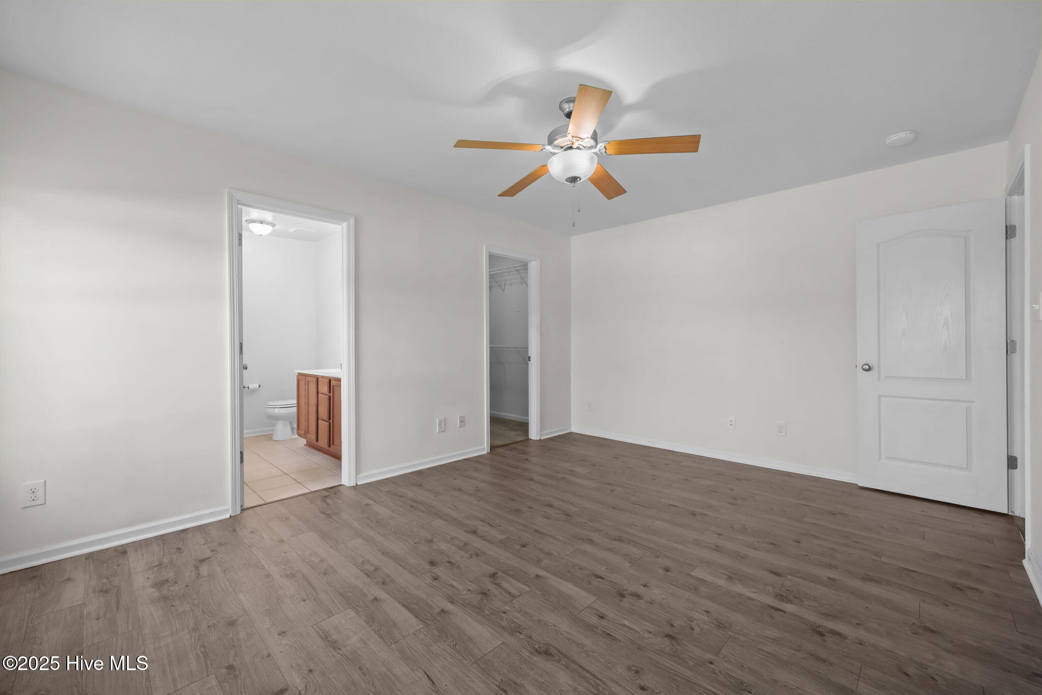 19-web-or-mls-203 Seville St. 51