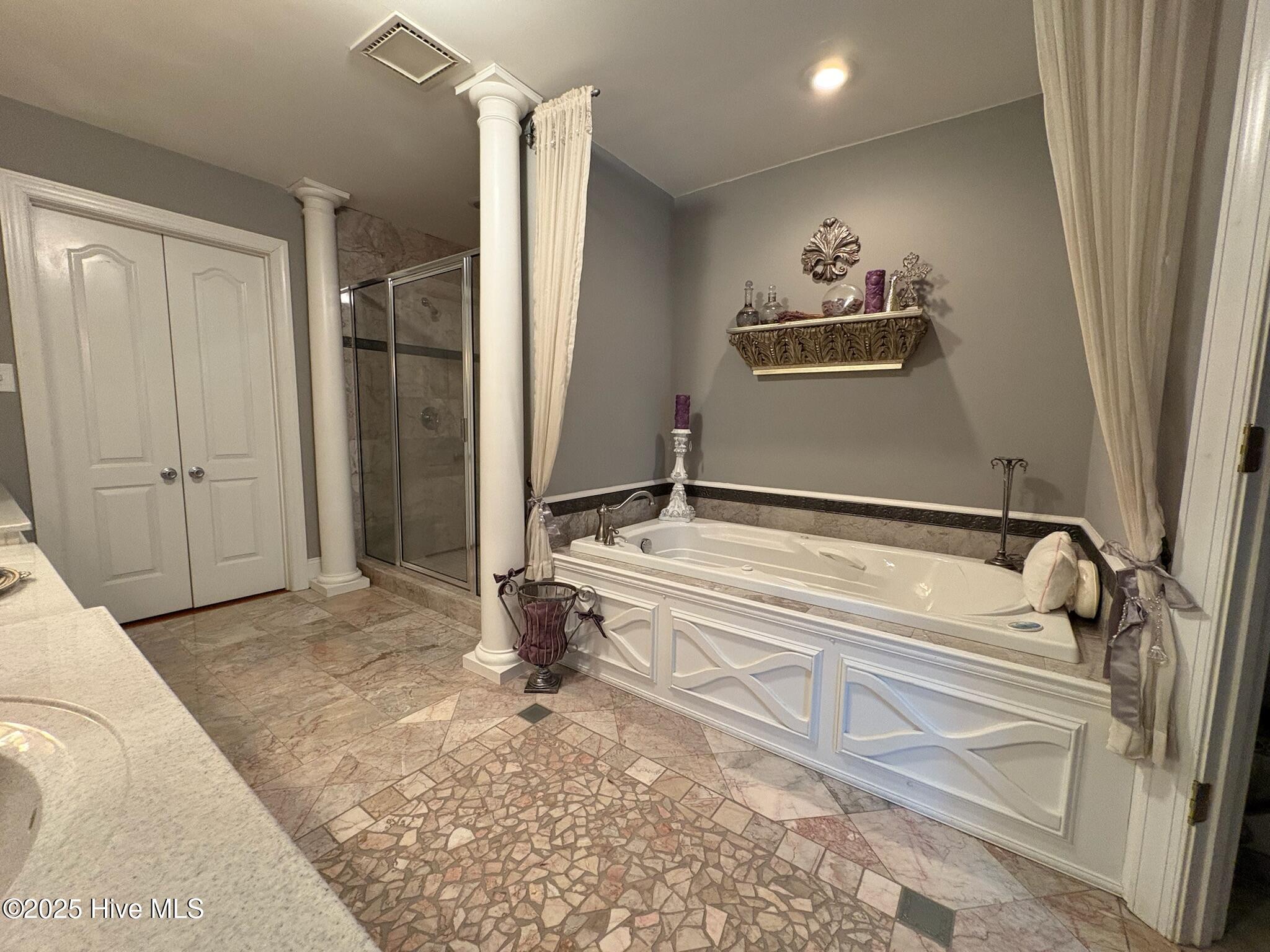 100518479 | Photo 37