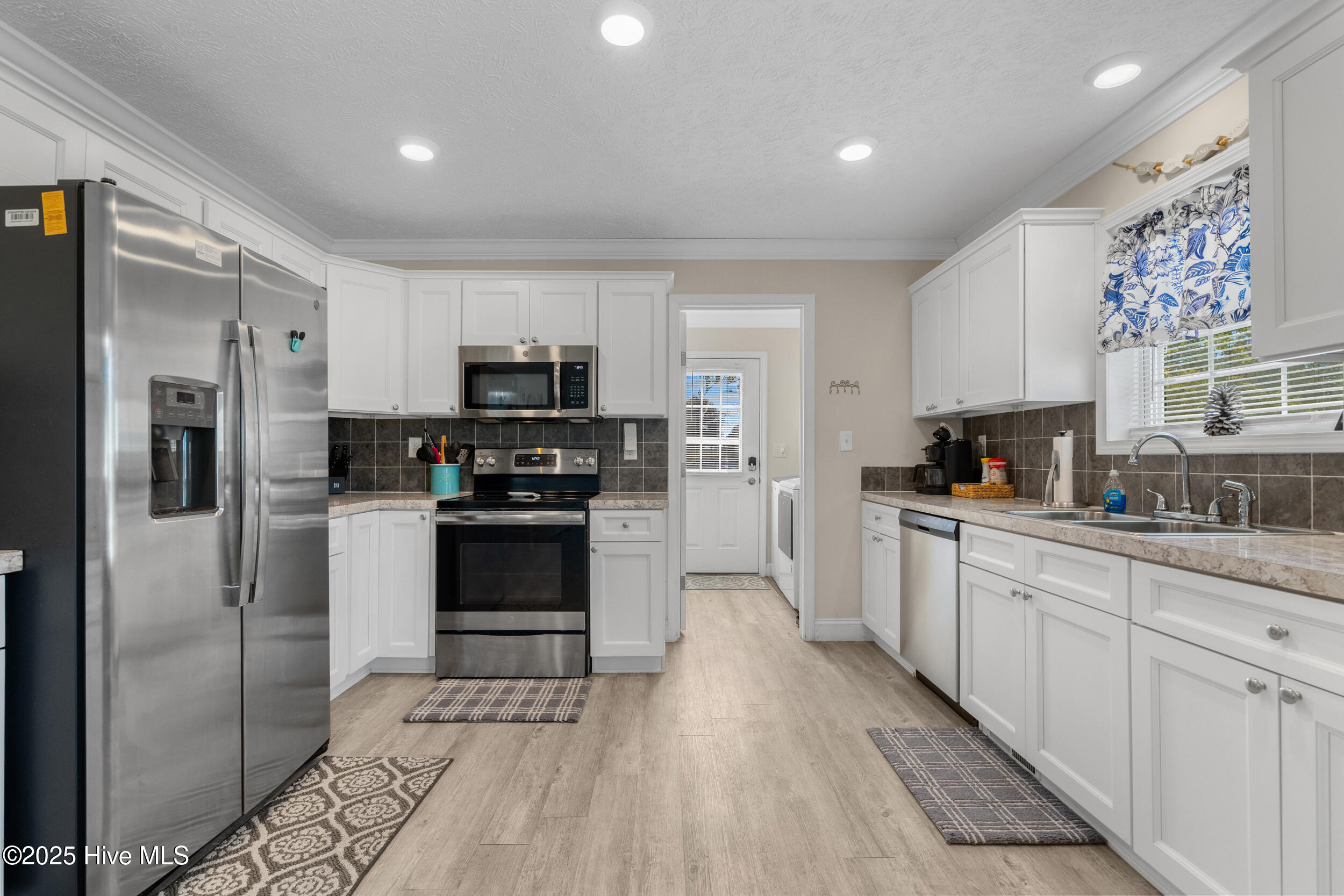 100539240 | Photo 14