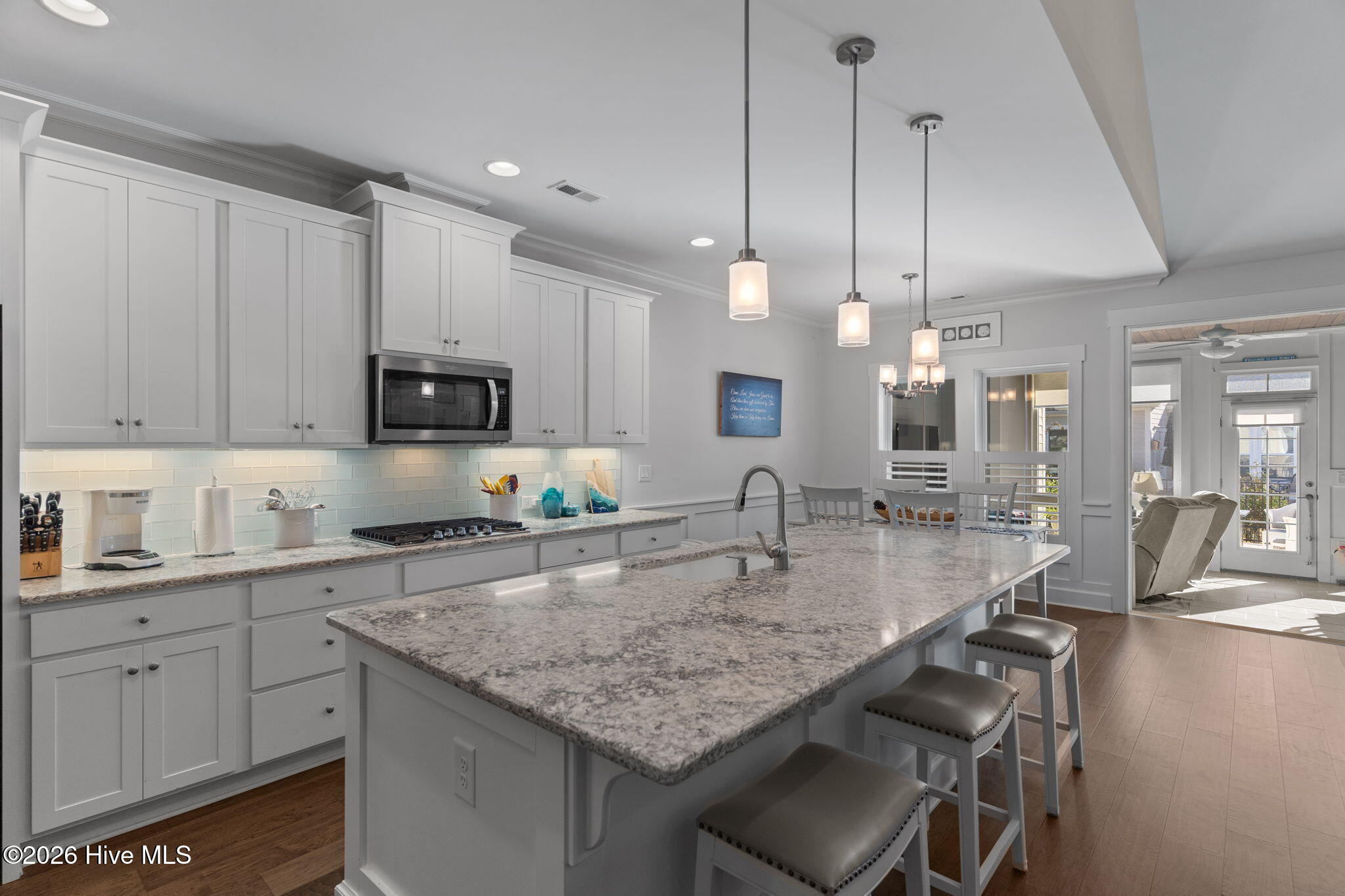 100552868 | Photo 40