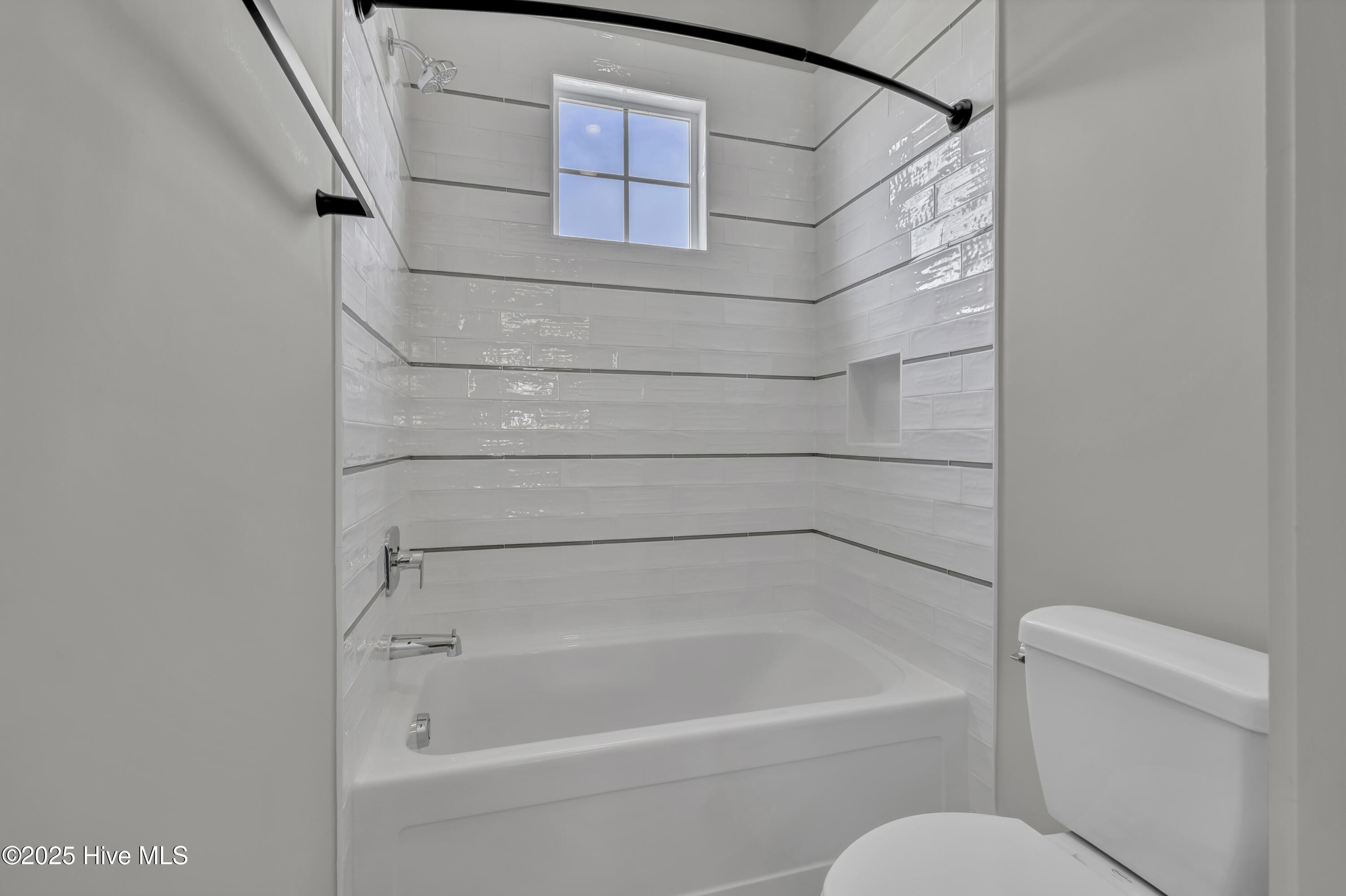 100568013 | Photo 49