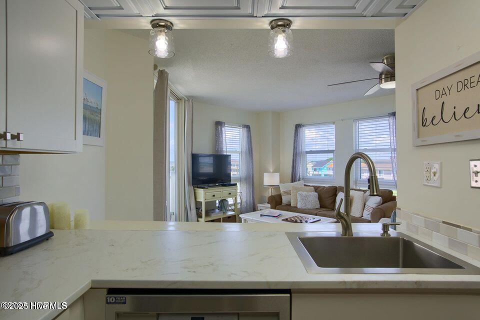 100490583 | Photo 13