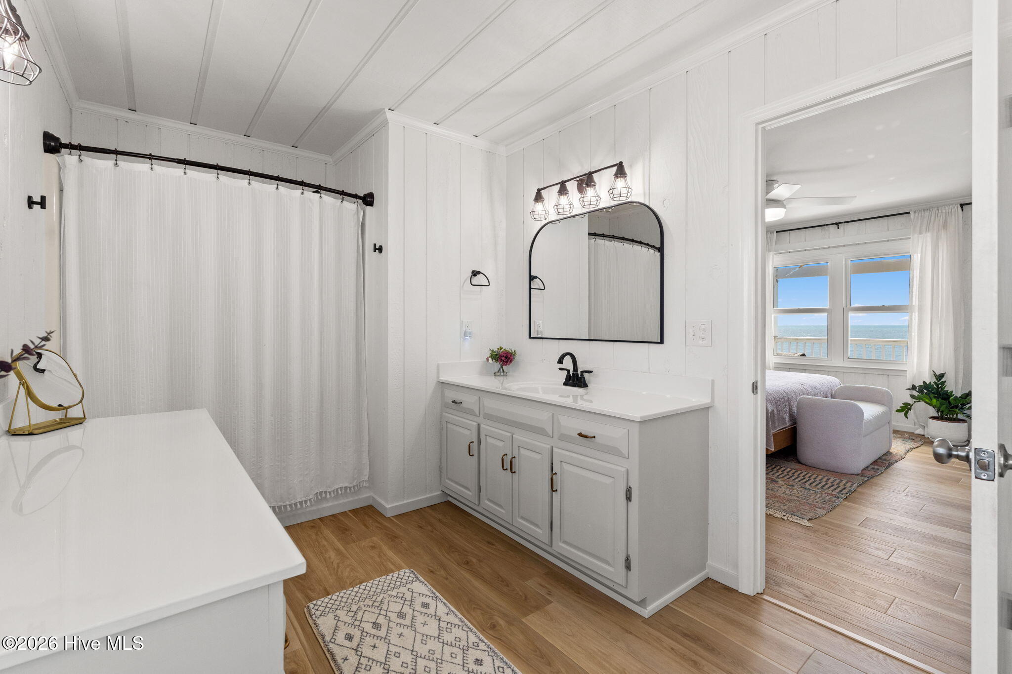 100567694 | Photo 32