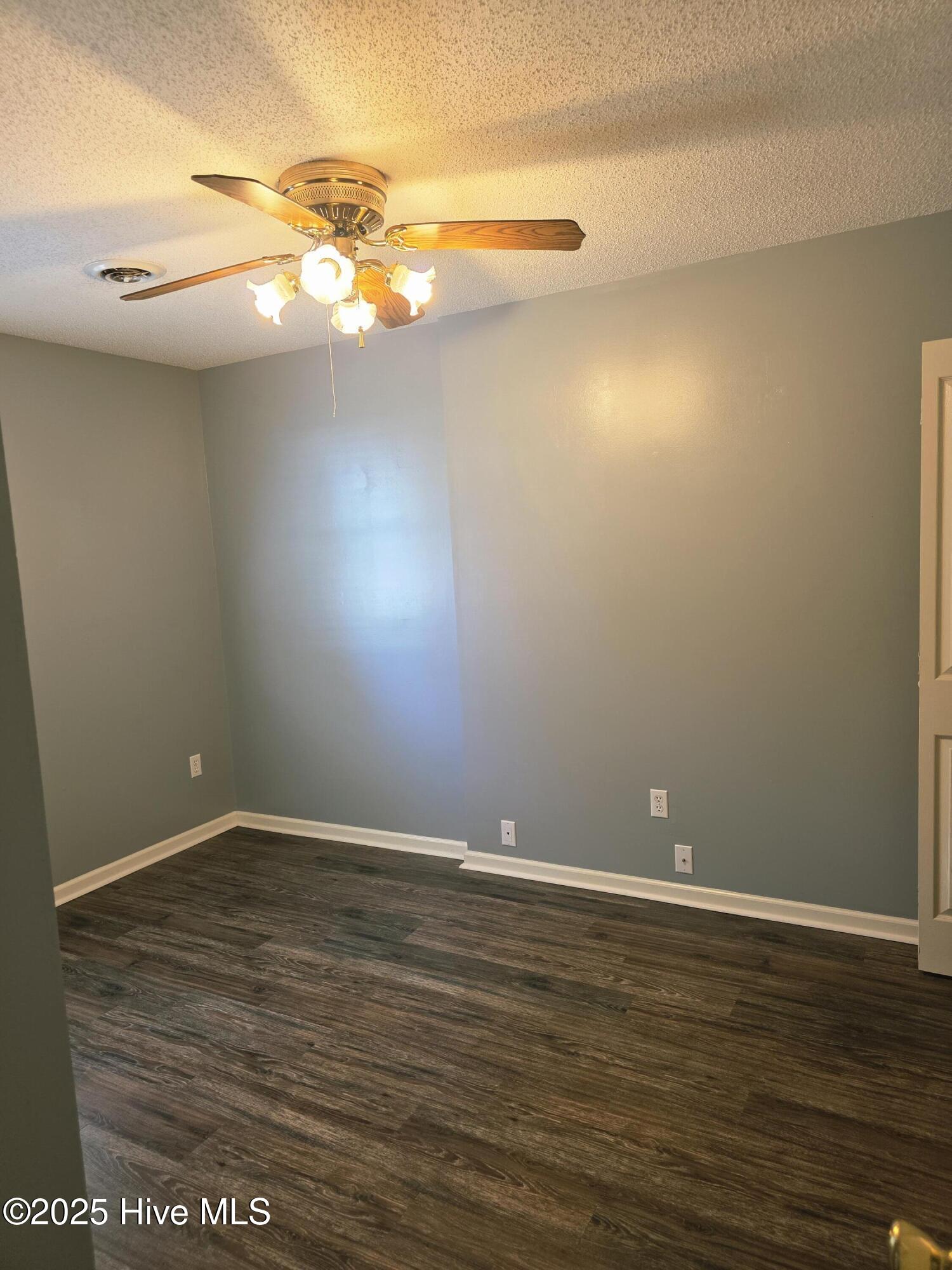 100532244 | Photo 17