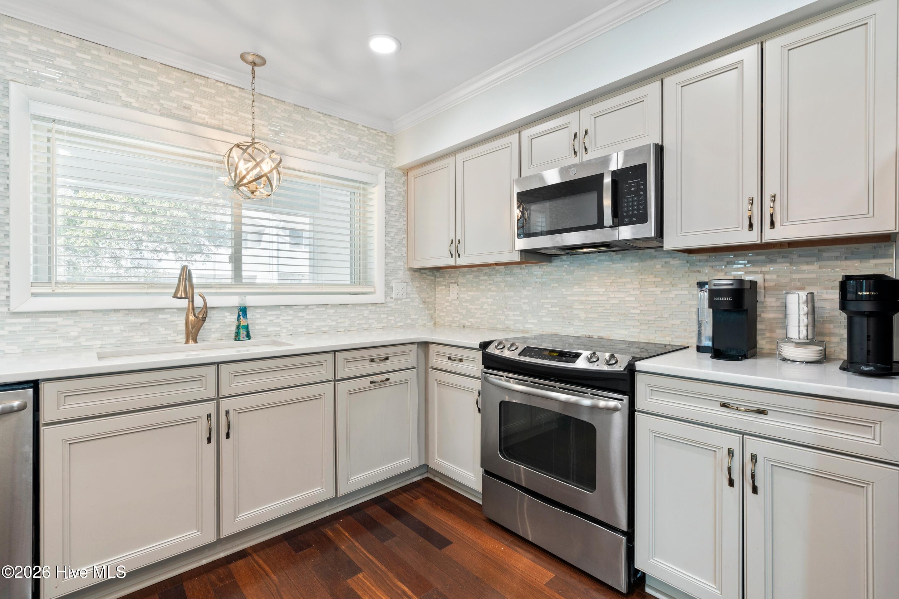 100548419 | Photo 11