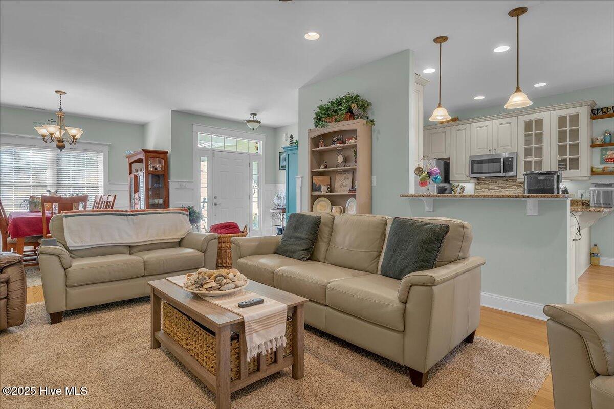 100544384 | Photo 11