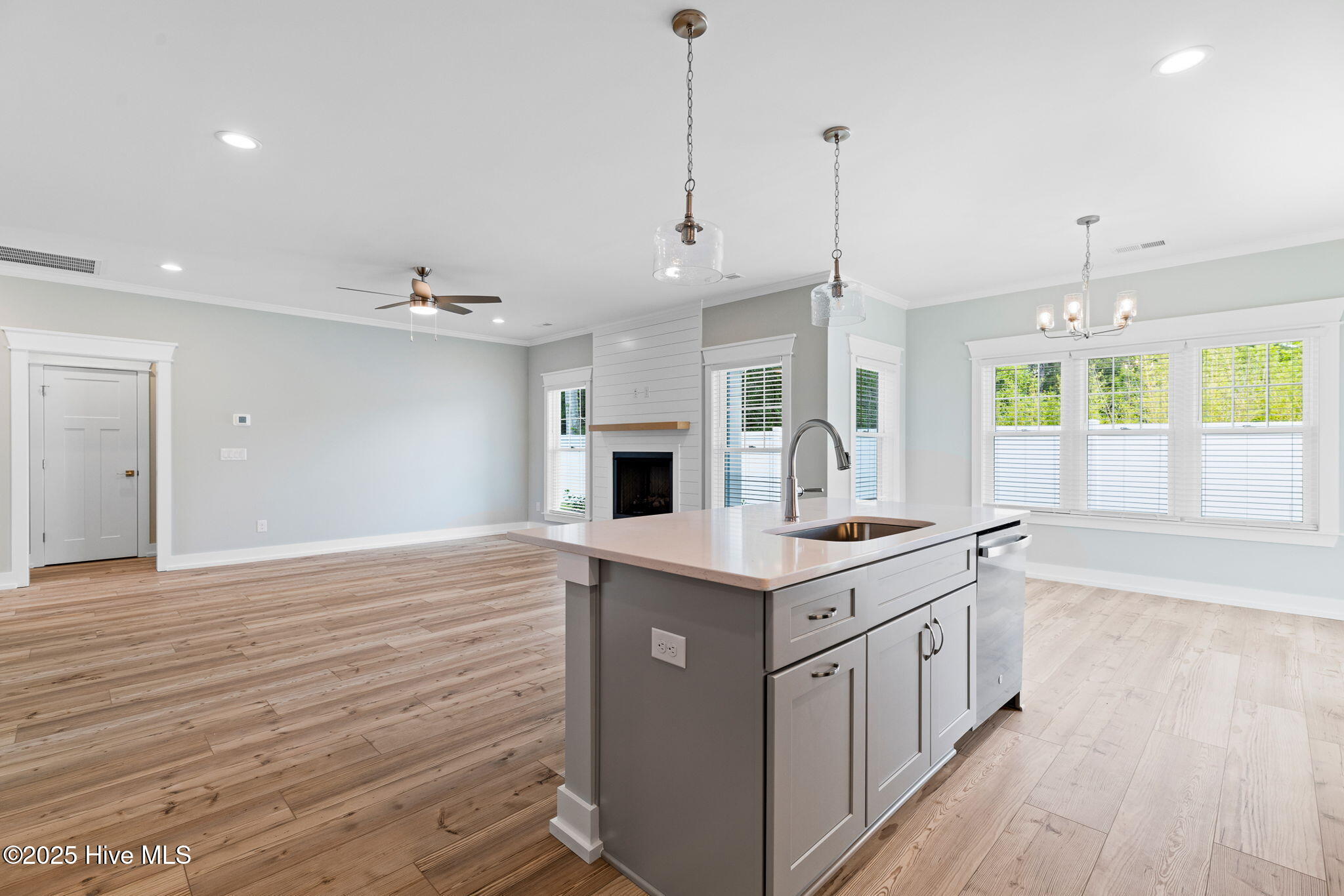 100479580 | Photo 23