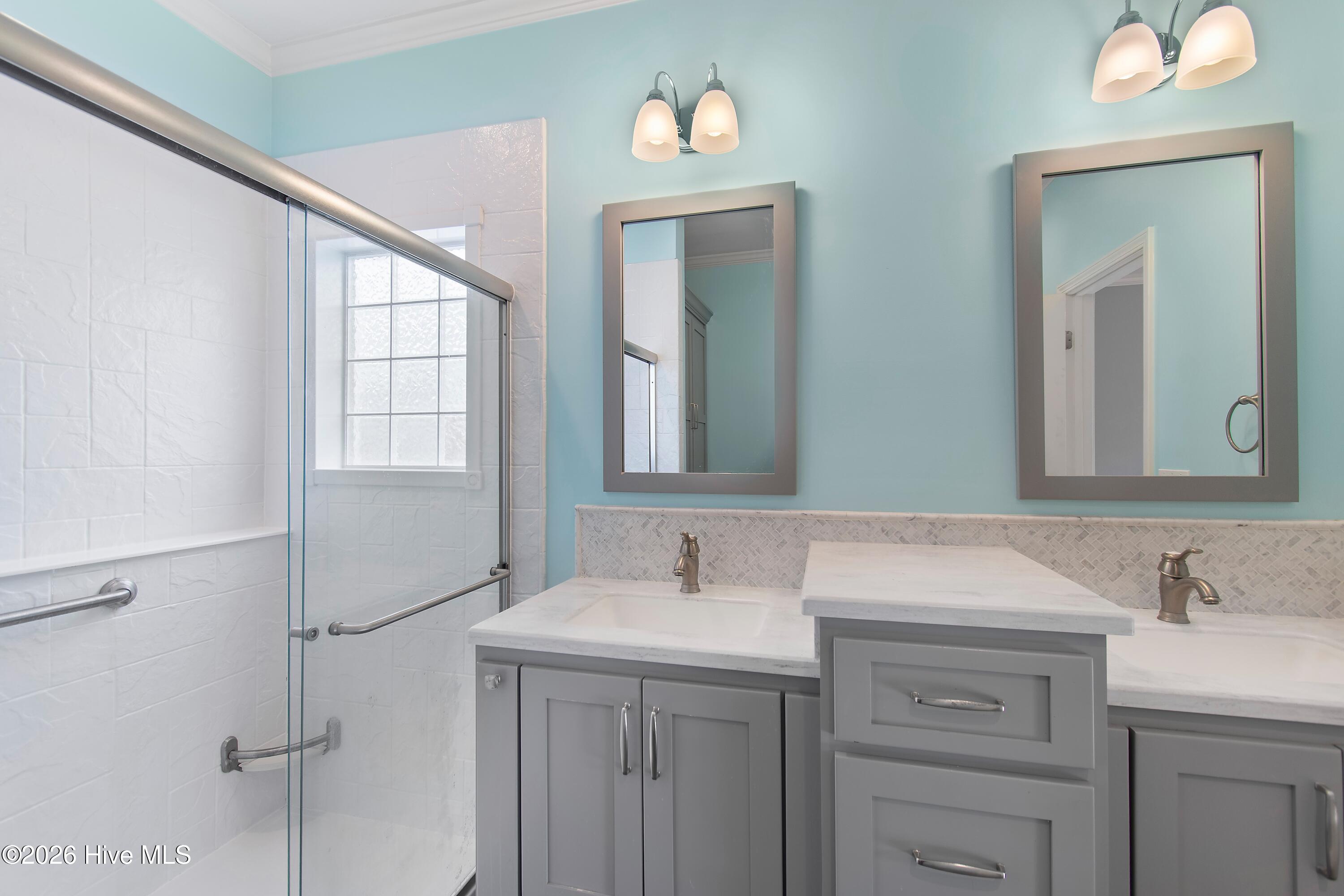 100562545 | Photo 29