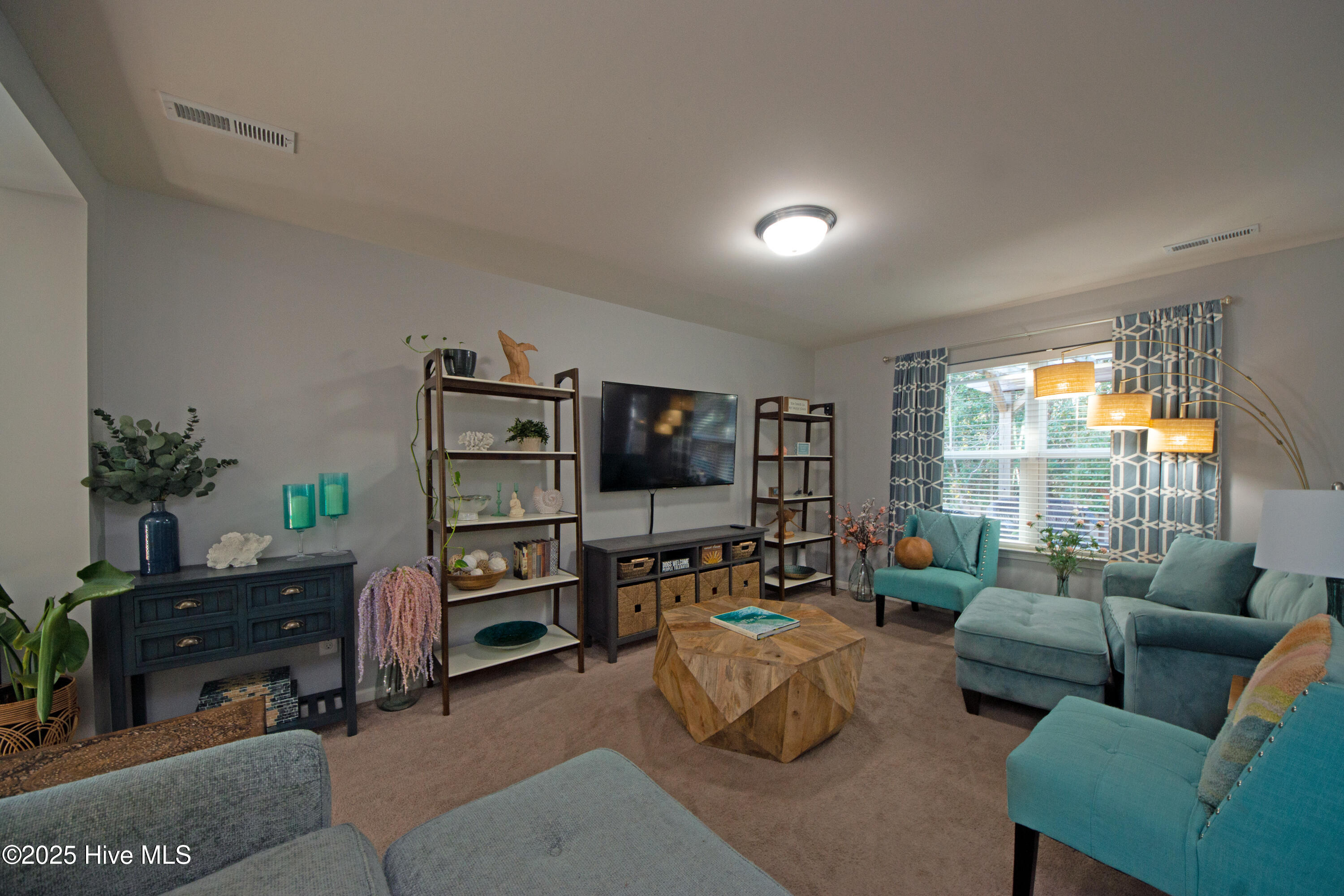 100542211 | Photo 19