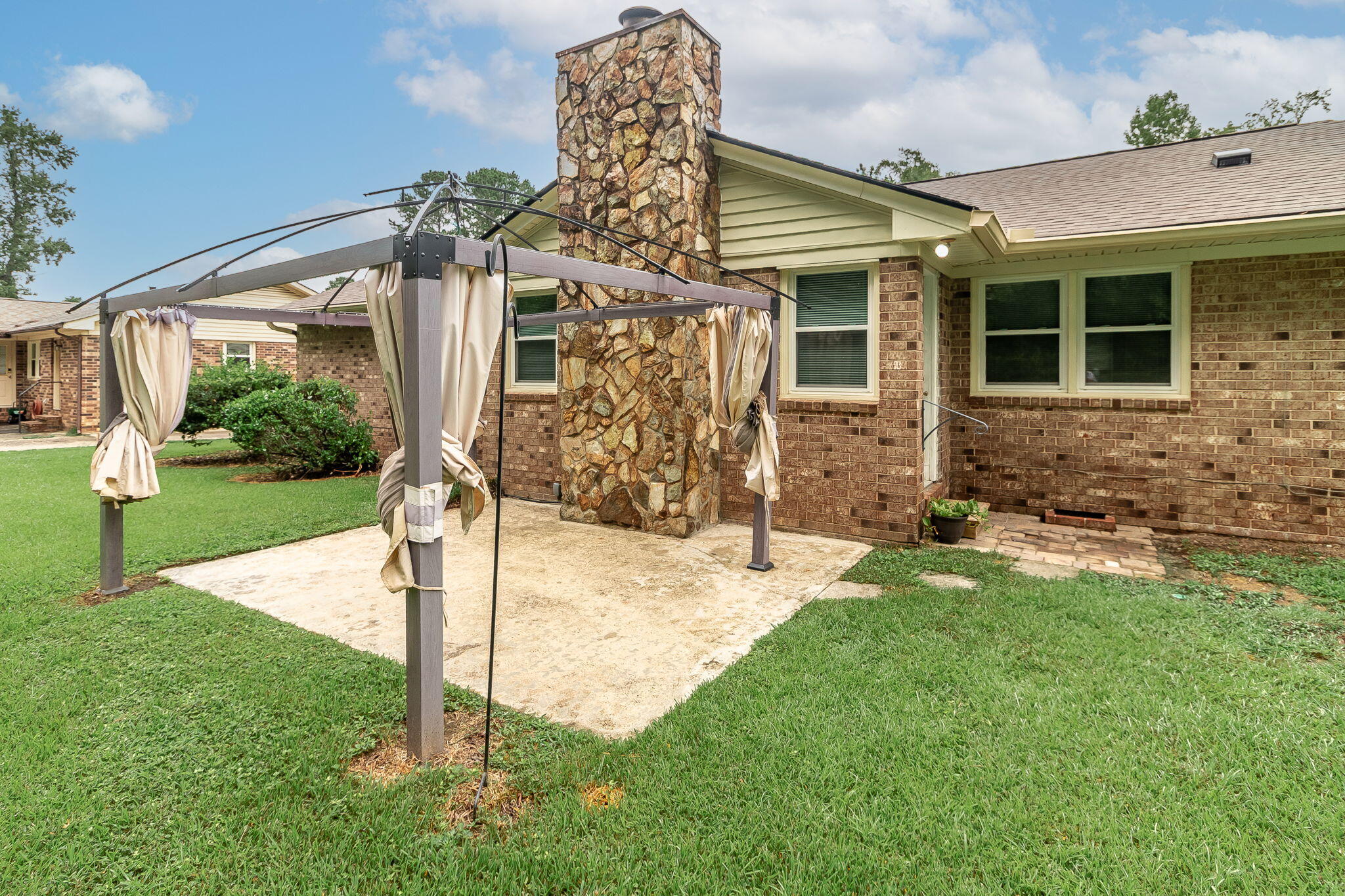 33-web-or-mls-105 DRESDEN DR A©--6