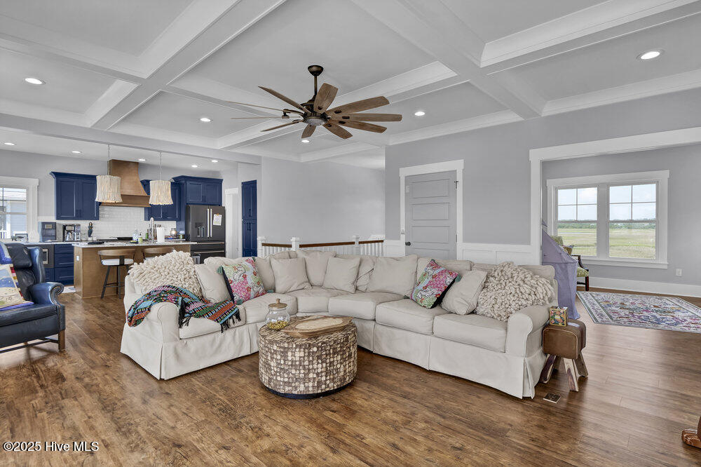 100509330 | Photo 14