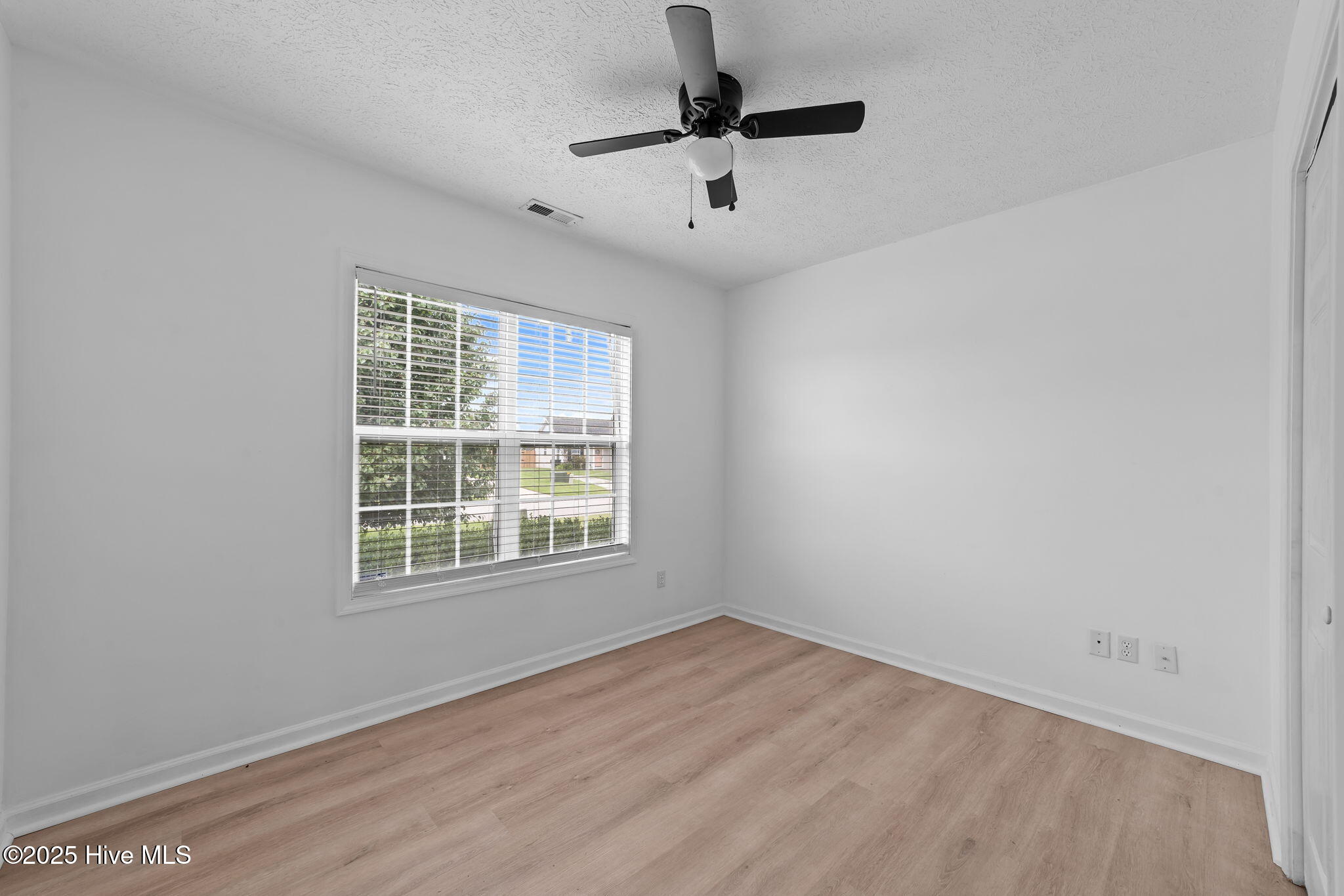 100540670 | Photo 12