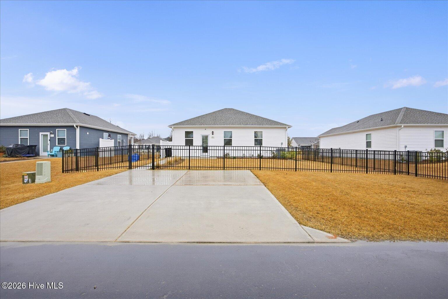 100557275 | Photo 24