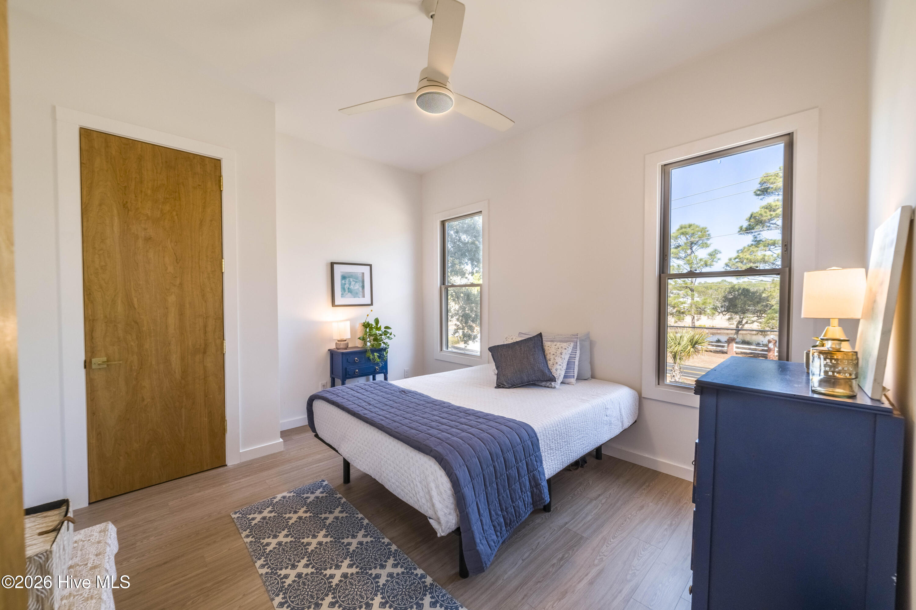 100554850 | Photo 51