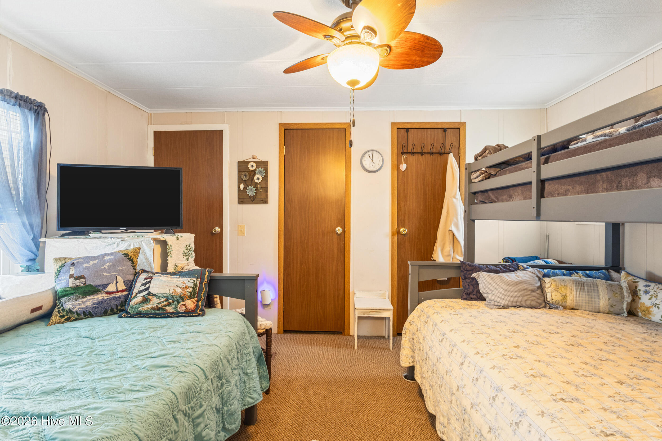 100557090 | Photo 22